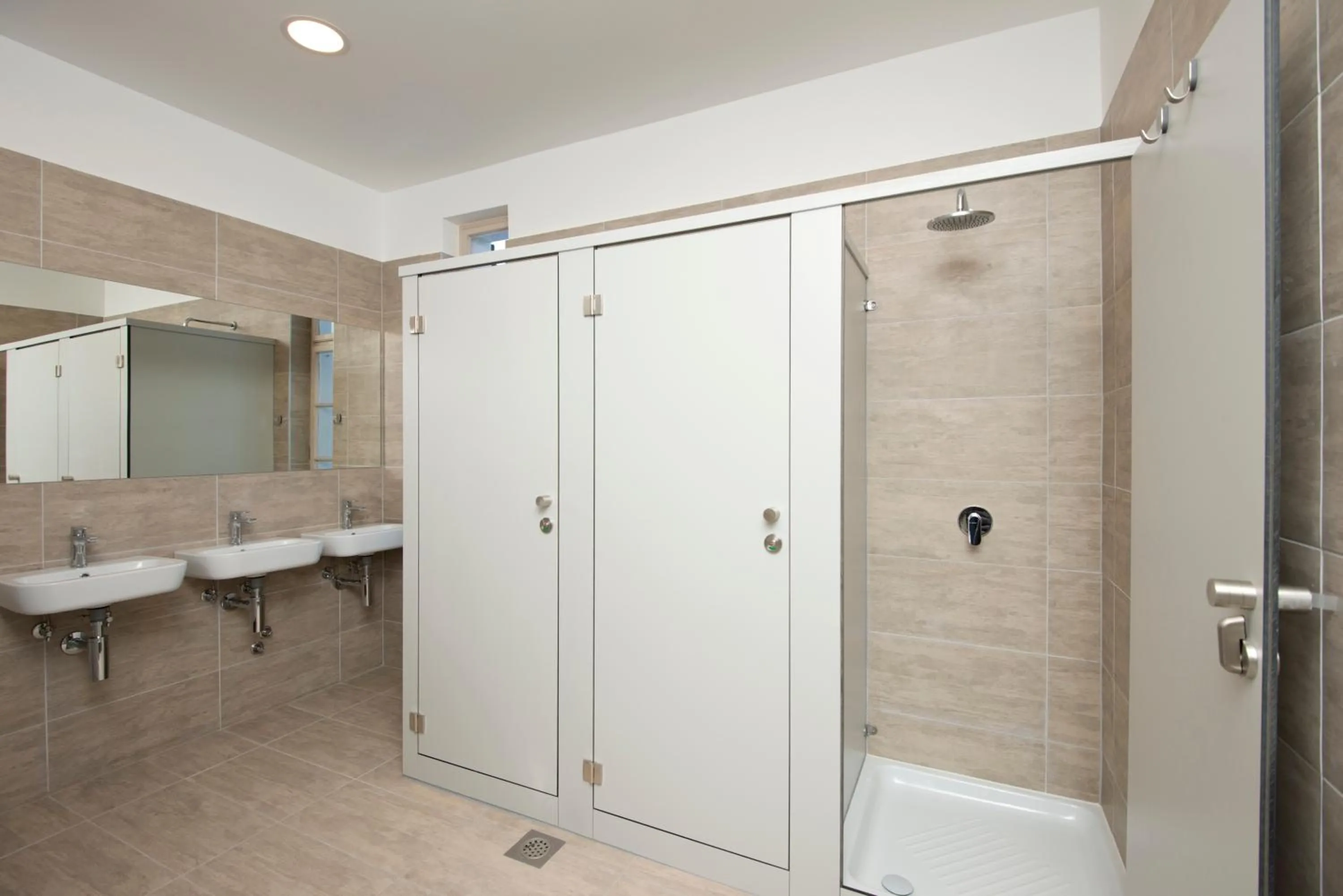 Small Twin Room with Shared Bathroom in Vila Lipa