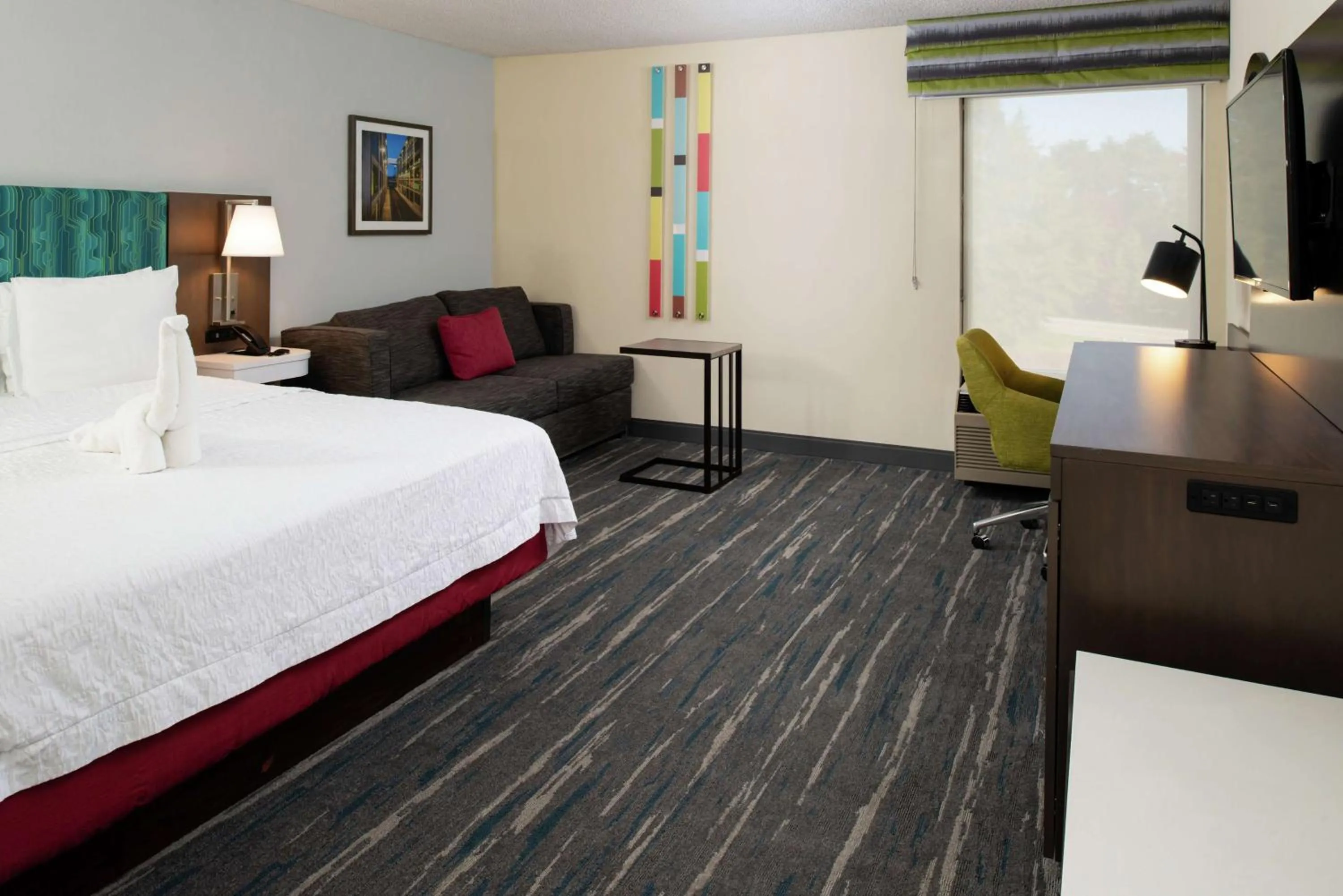 Bedroom, Bed in Hampton Inn Greensboro Airport