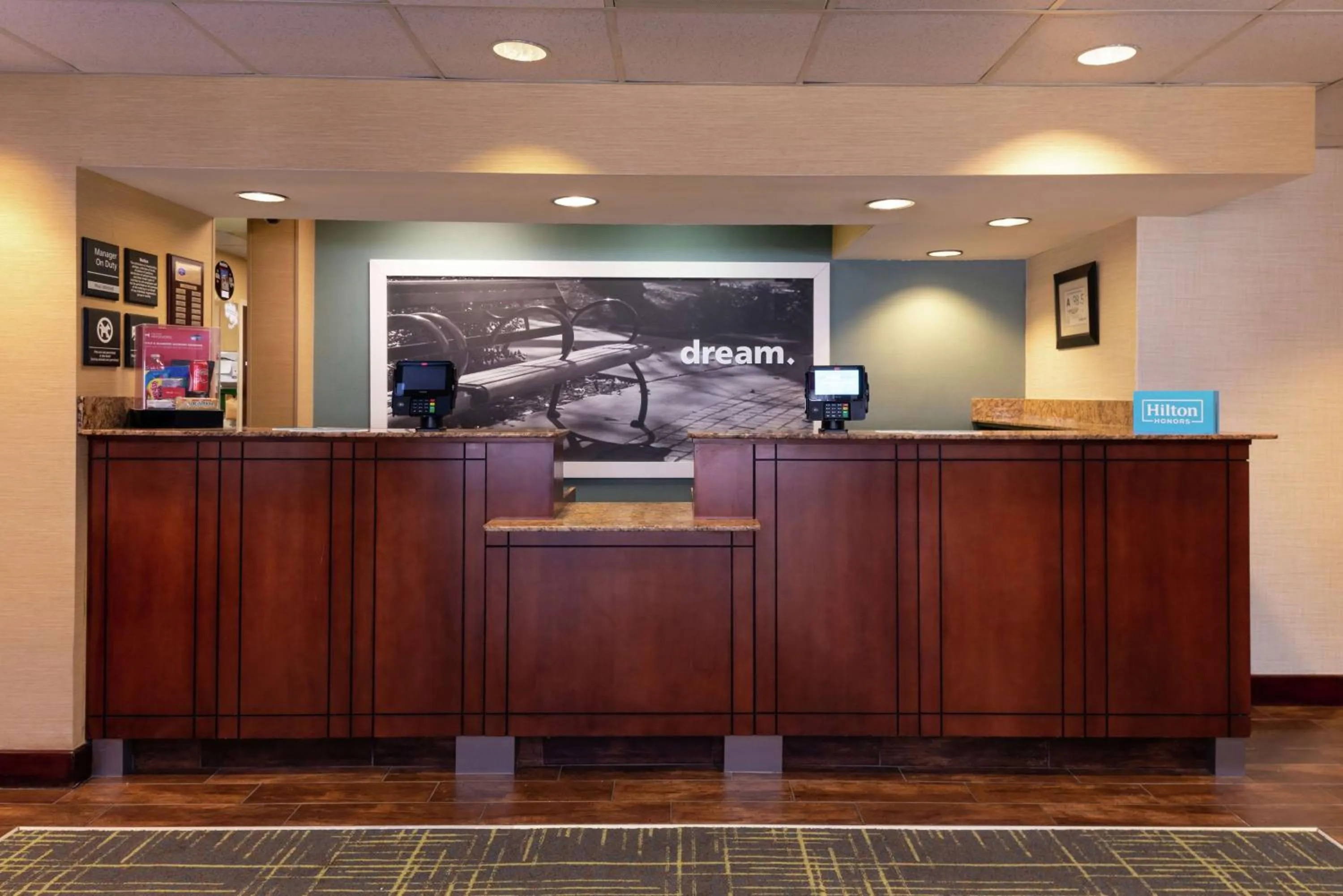 Lobby or reception in Hampton Inn Greensboro Airport