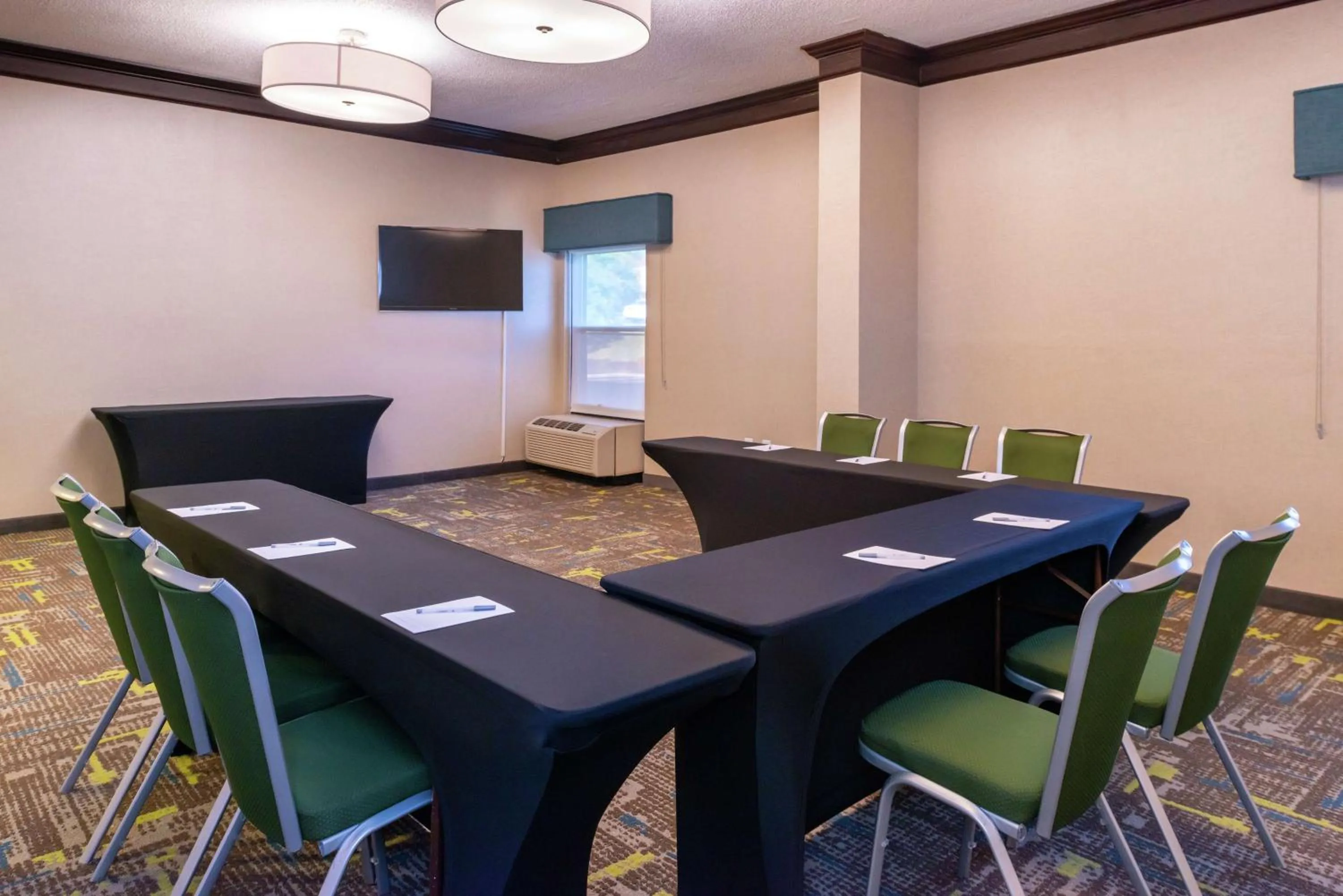 Meeting/conference room in Hampton Inn Greensboro Airport