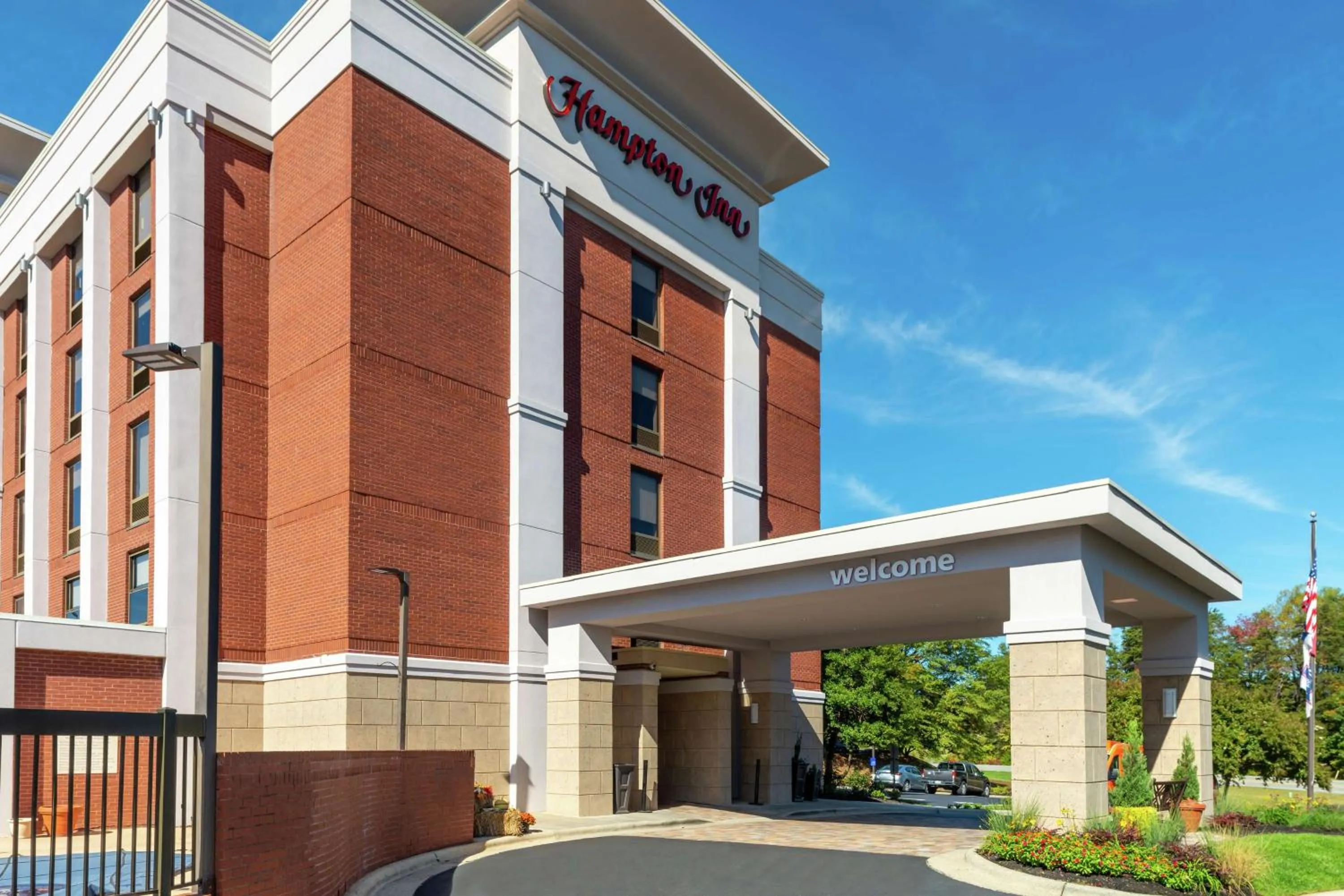 Property building in Hampton Inn Greensboro Airport
