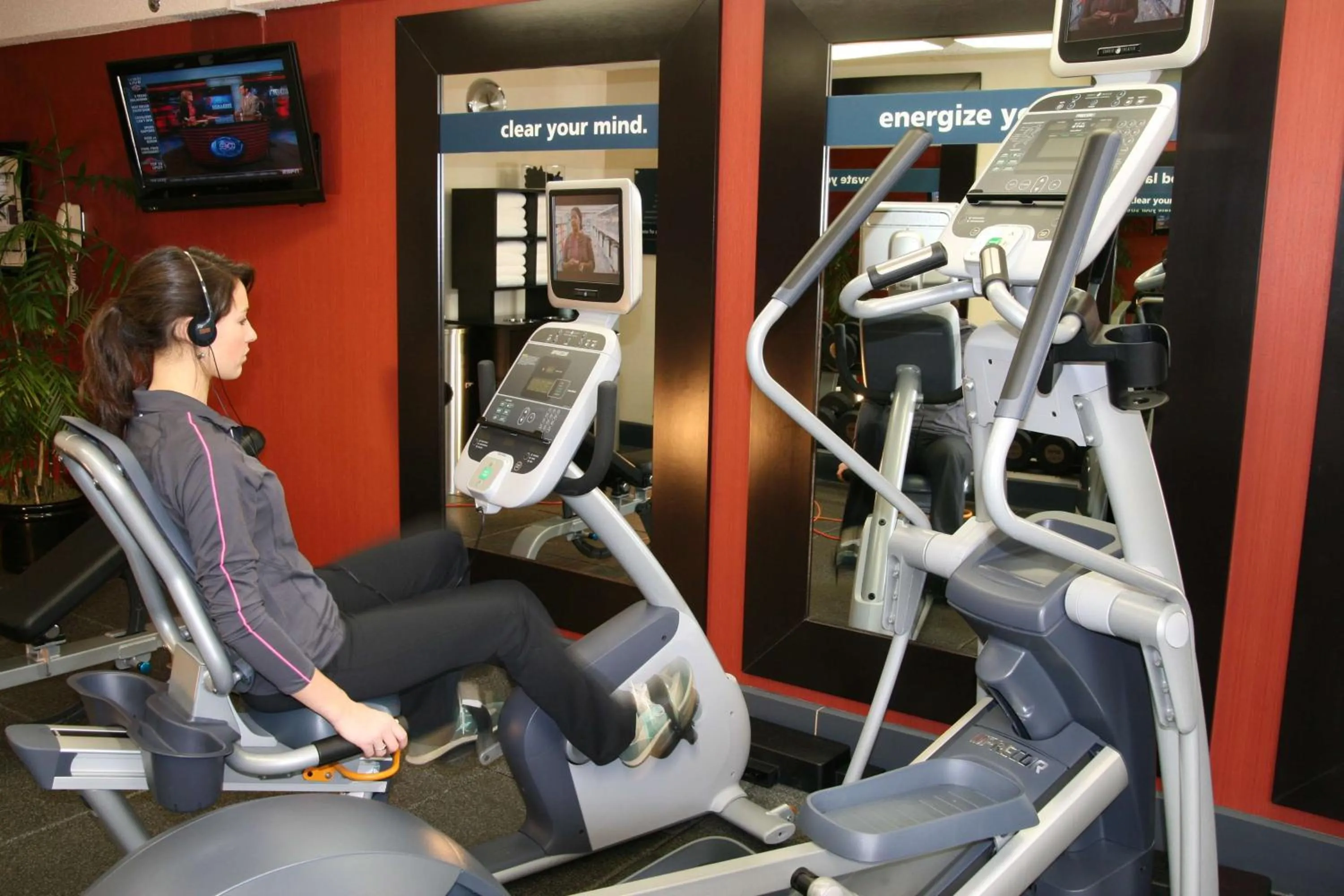 Fitness centre/facilities in Hampton Inn Greensboro Airport