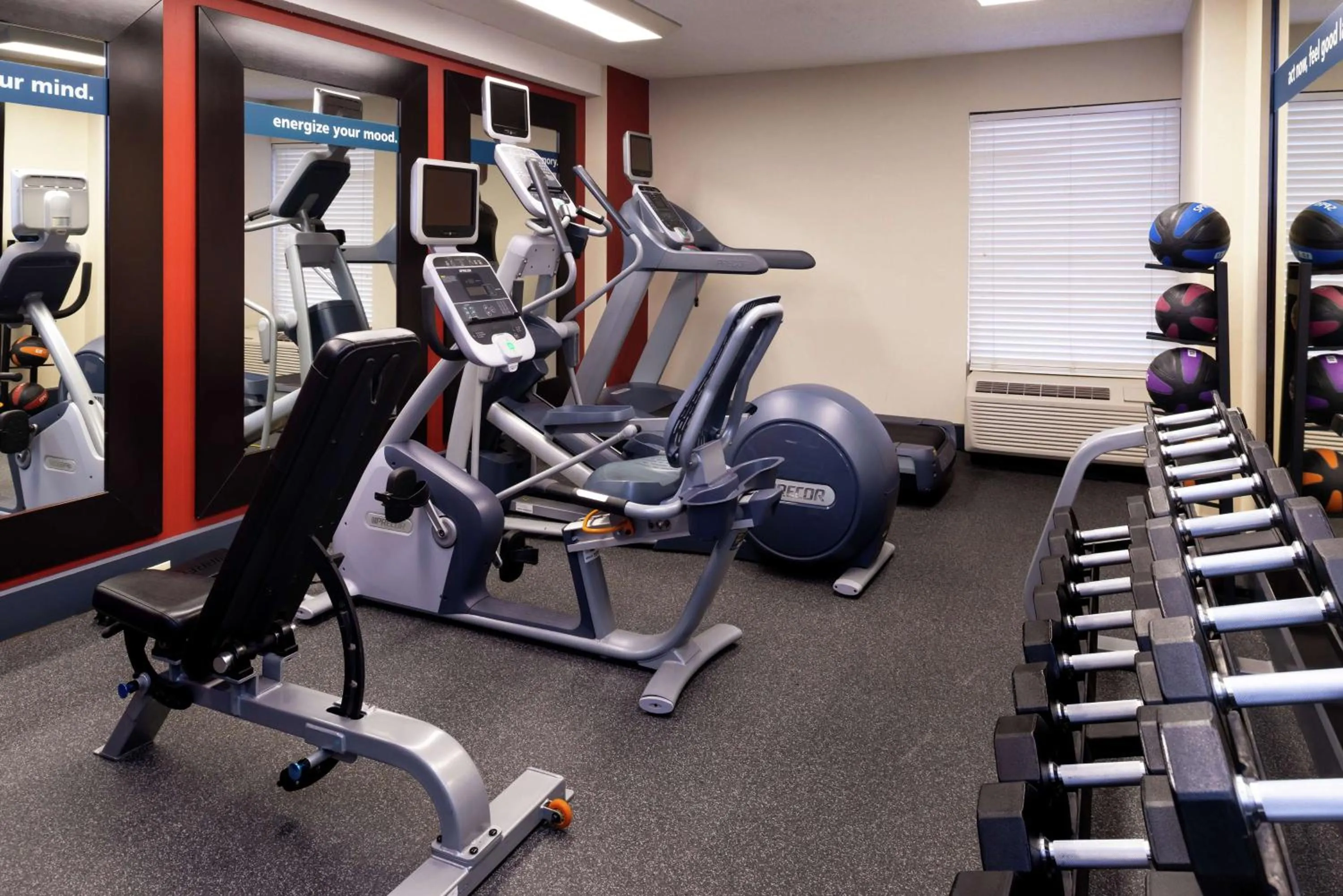 Fitness centre/facilities in Hampton Inn Greensboro Airport