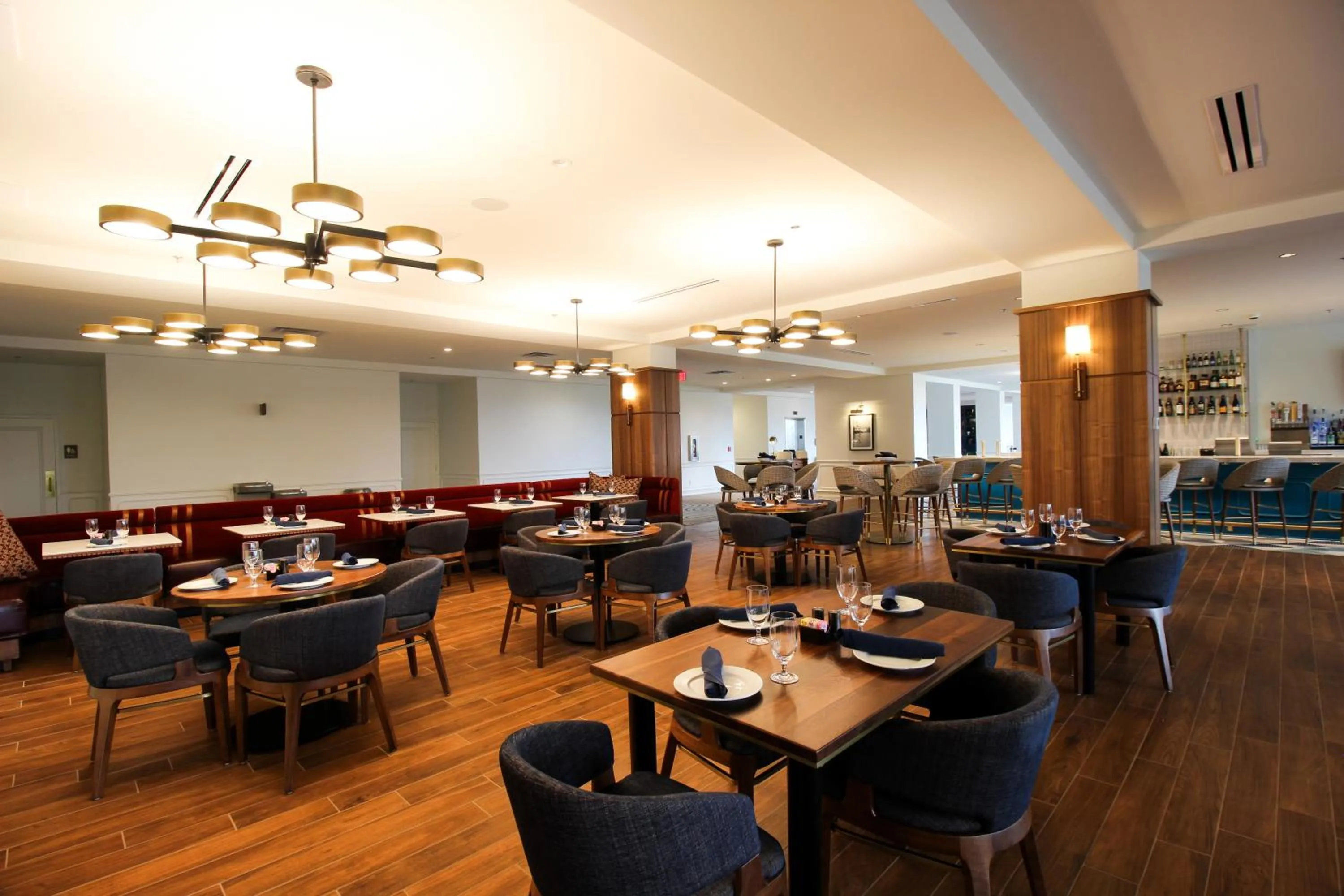 Restaurant/places to eat in Doubletree By Hilton Clarksville Riverview