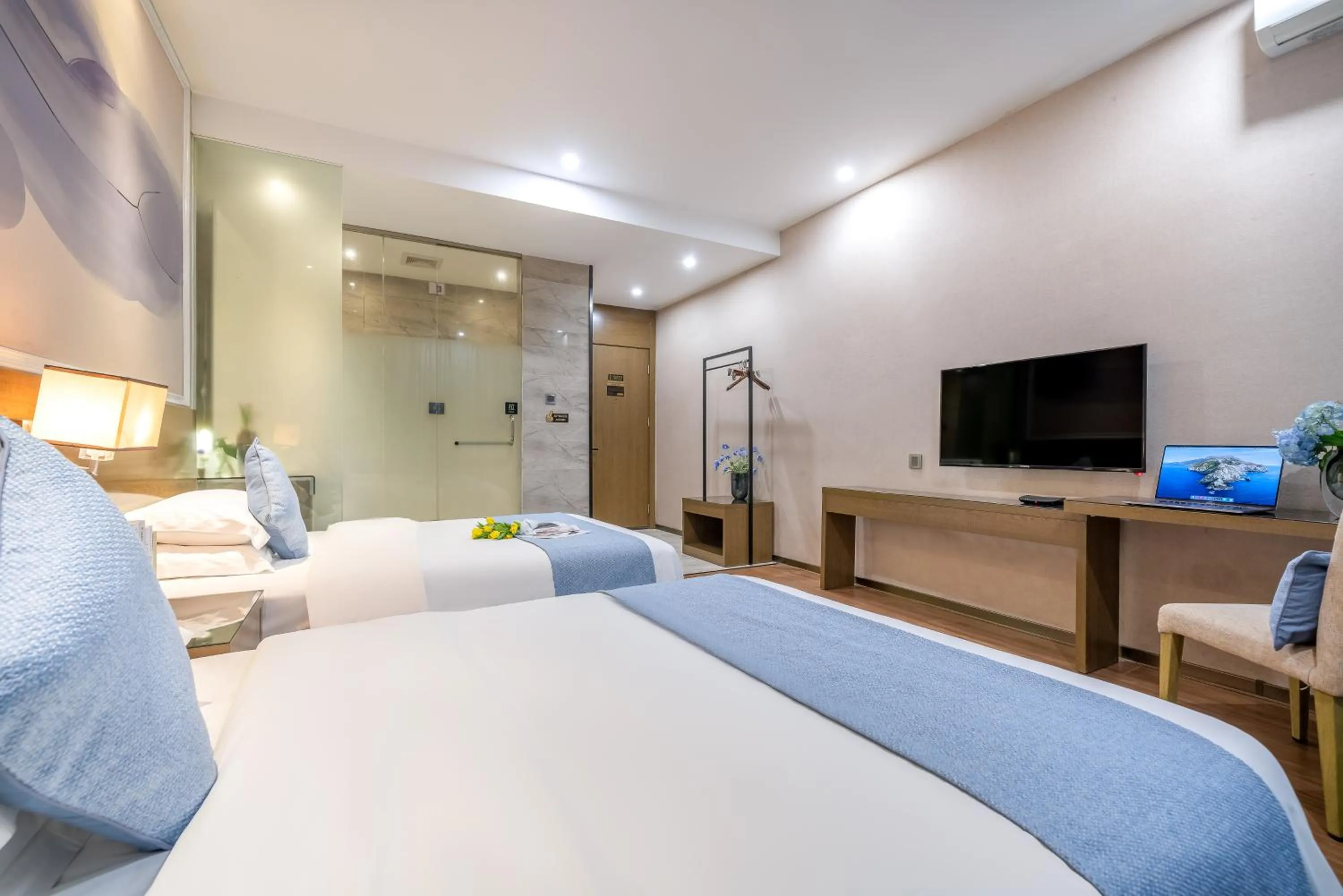 Bed in Zhongshan Bafei Hotel