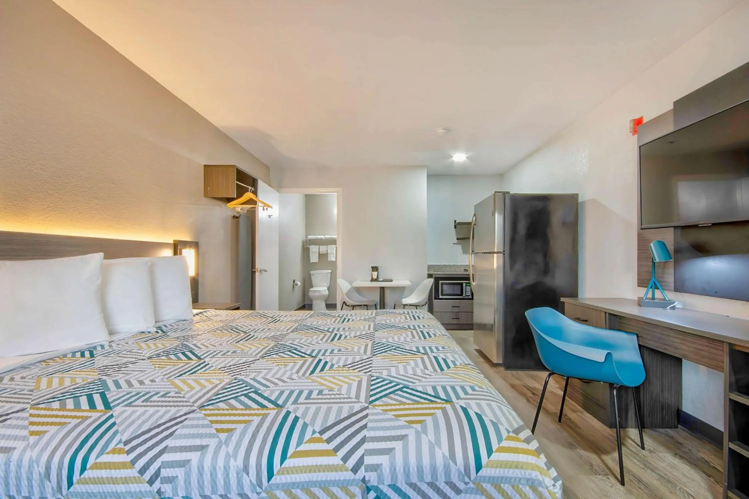 Bedroom, Bed in Studio 6 - Texas City, TX