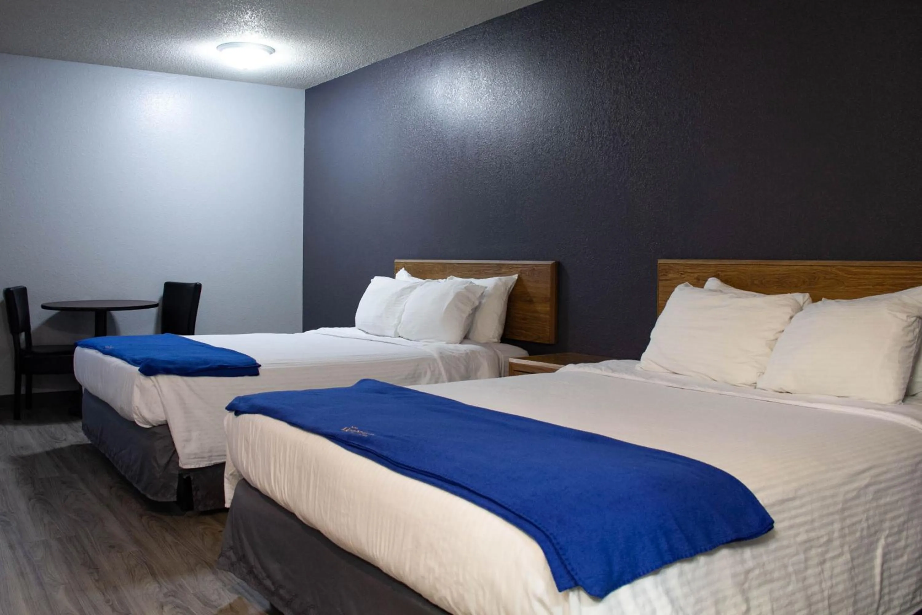 Bed in New Victorian Inn & Suites-Norfolk