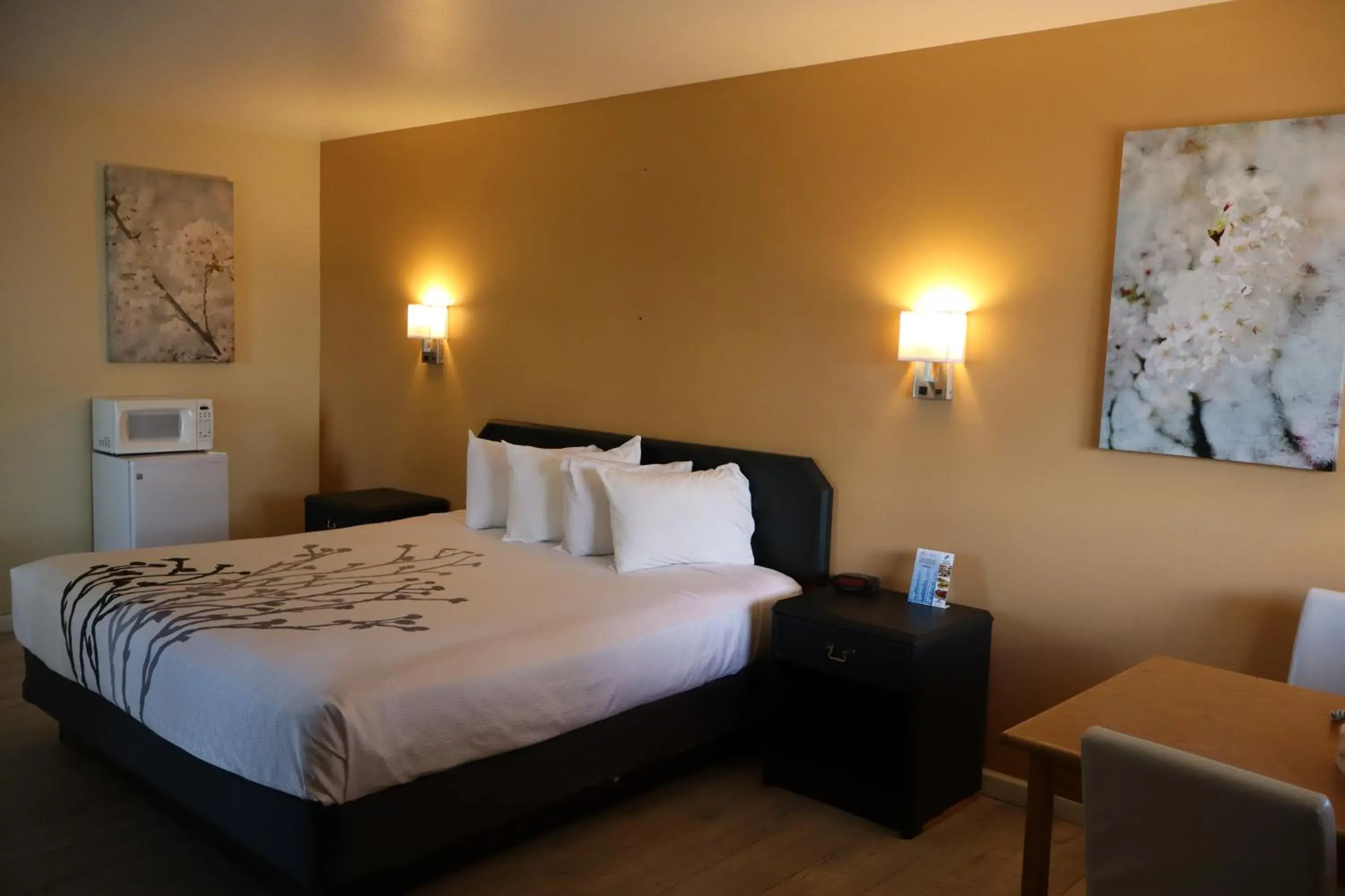 King Suite in Black Canyon Motel King Suite in Black Canyon Motel