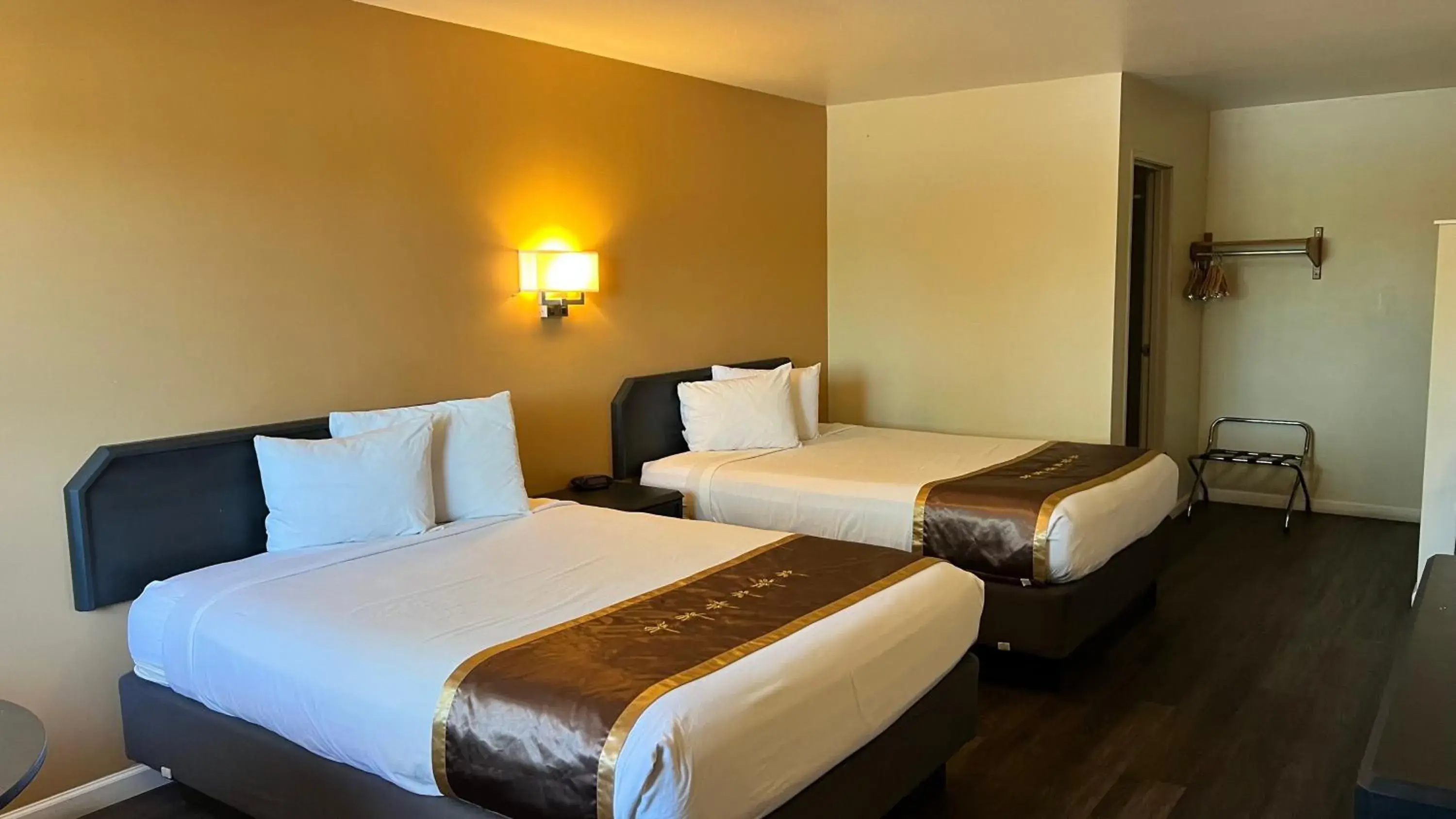 Queen Room with Two Queen Beds in Black Canyon Motel Queen Room with Two Queen Beds in Black Canyon Motel