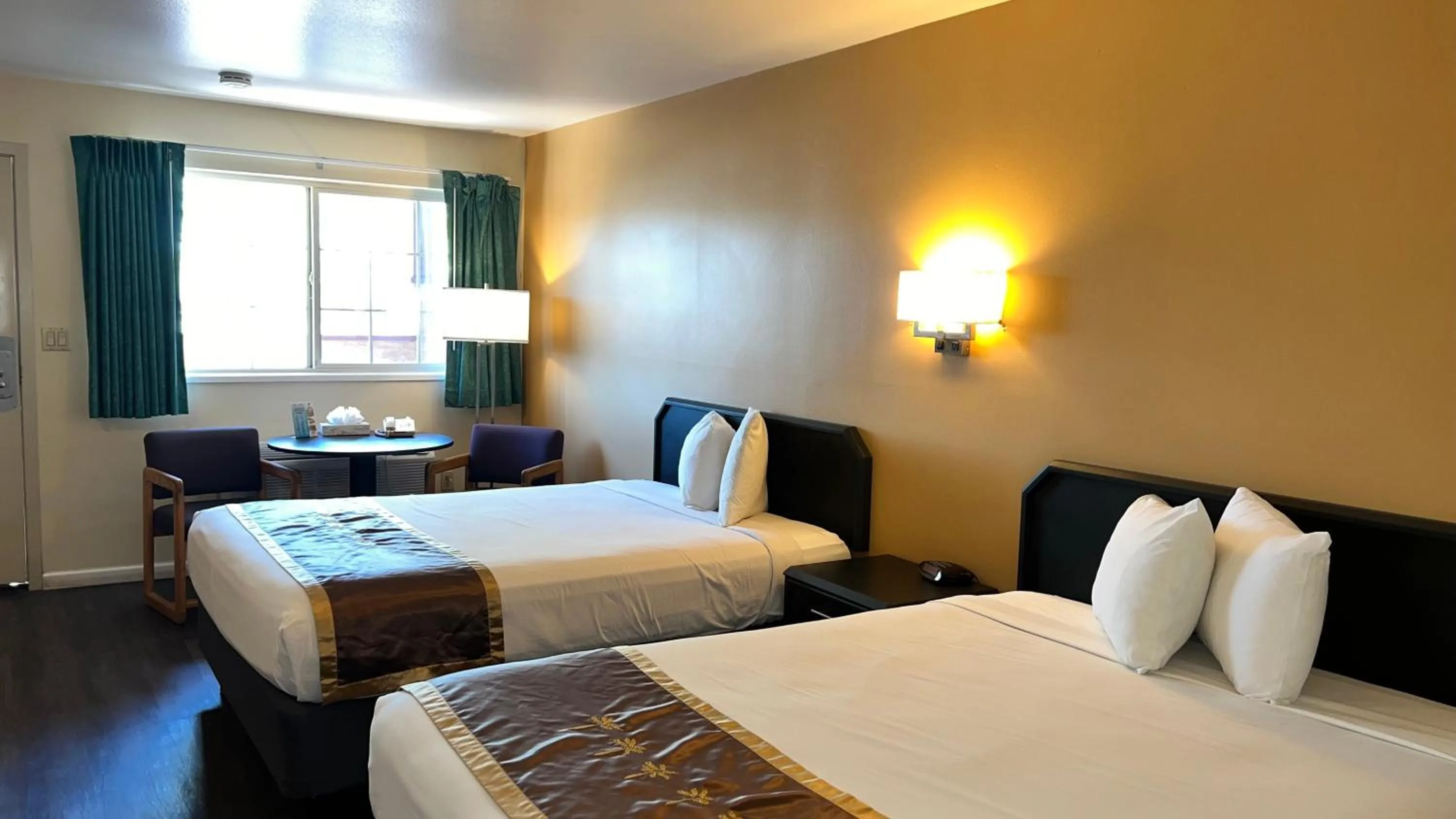 Bed in Black Canyon Motel