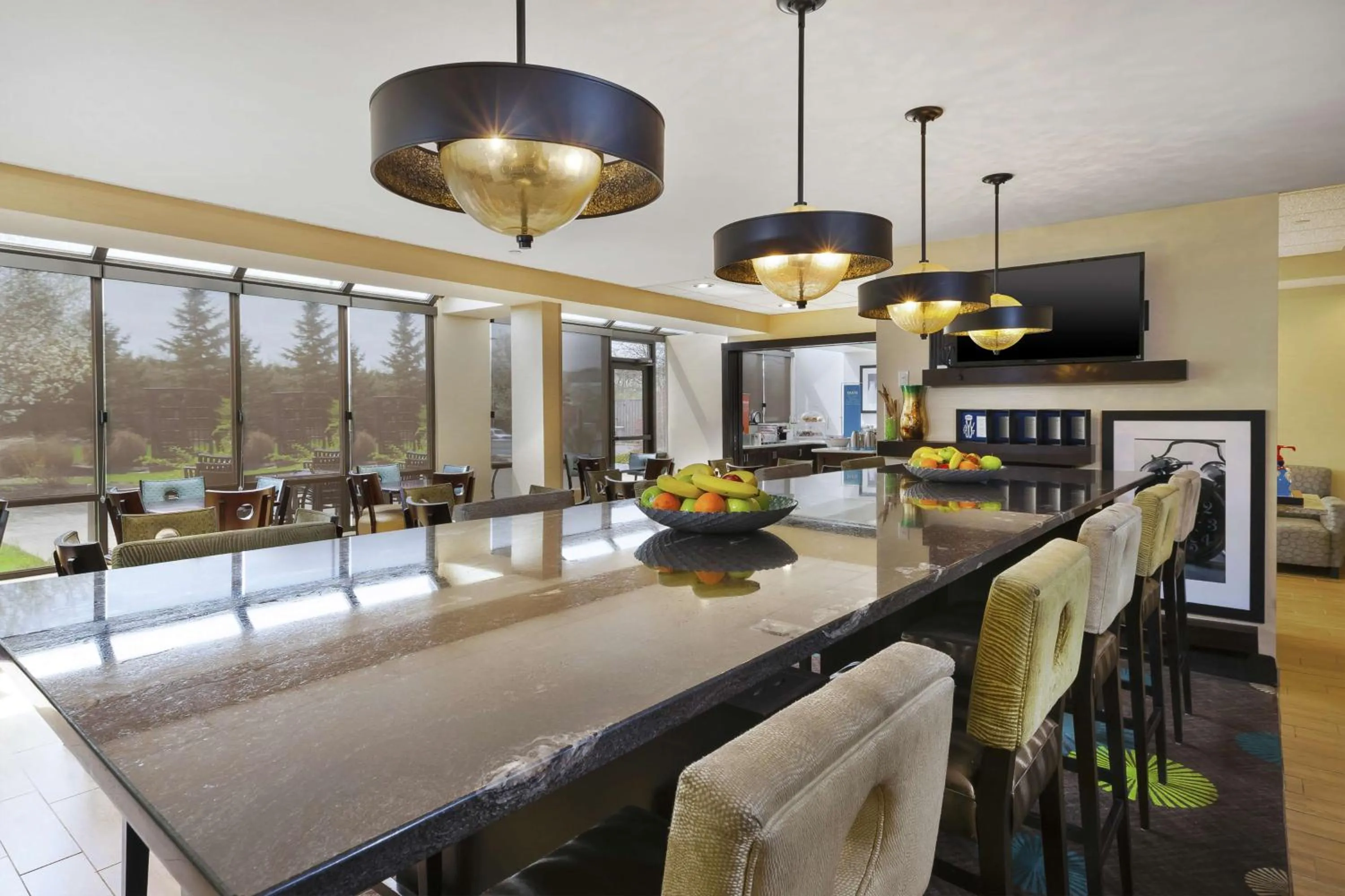 Dining area in Hampton Inn Clinton