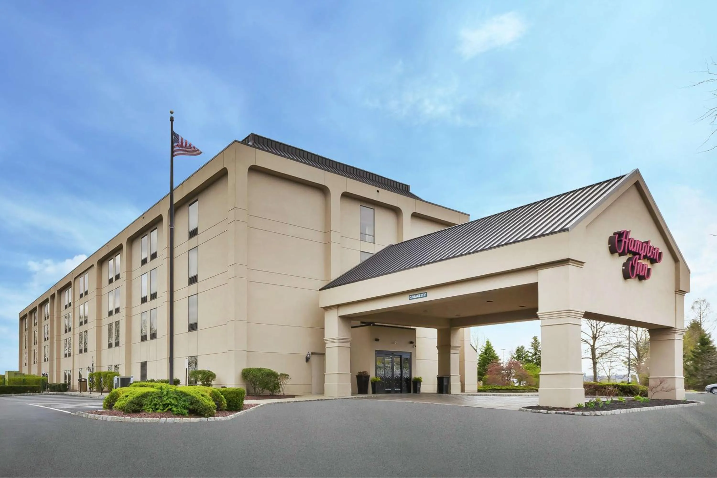 Property building in Hampton Inn Clinton