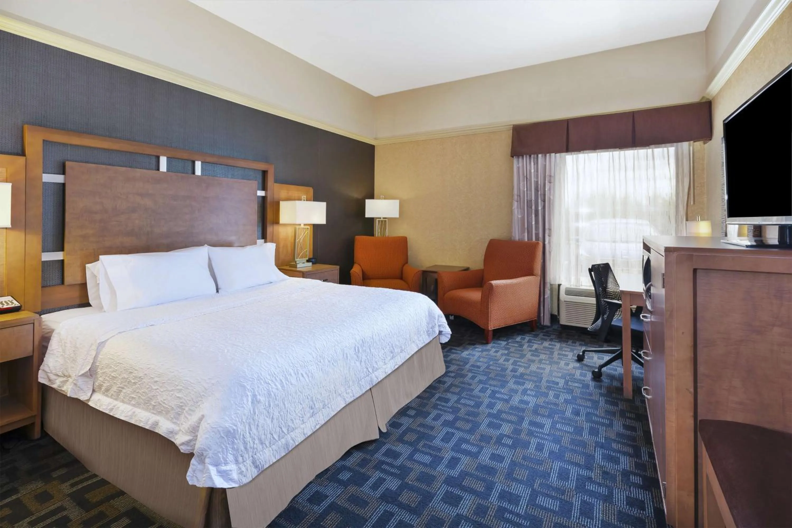 Bedroom, Bed in Hampton Inn Clinton