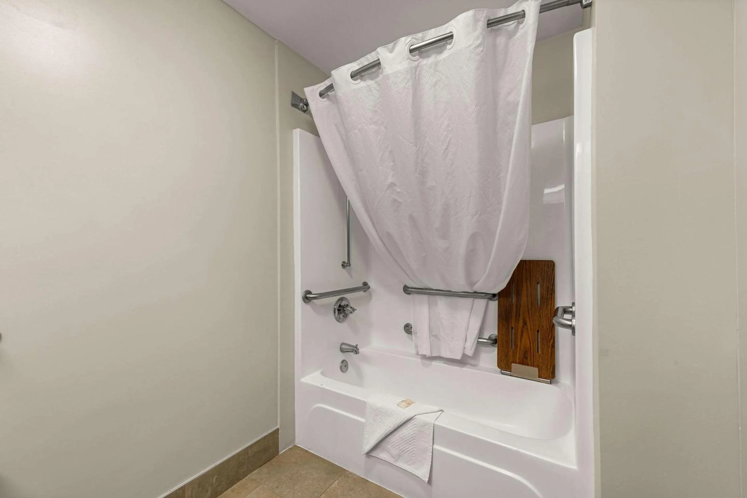 Bedroom in Quality Inn & Suites Matthews - Charlotte