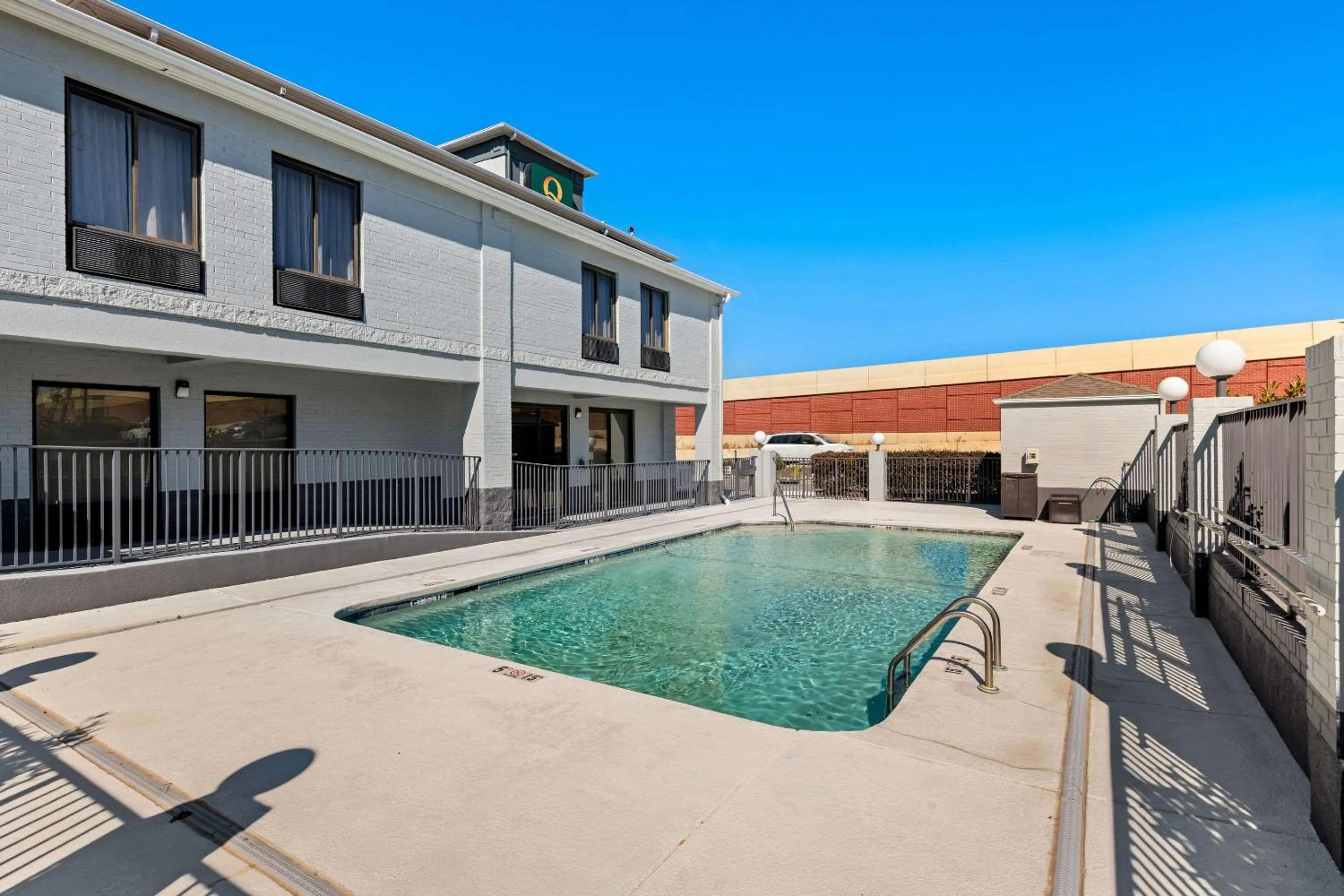 Swimming pool in Quality Inn & Suites Matthews - Charlotte