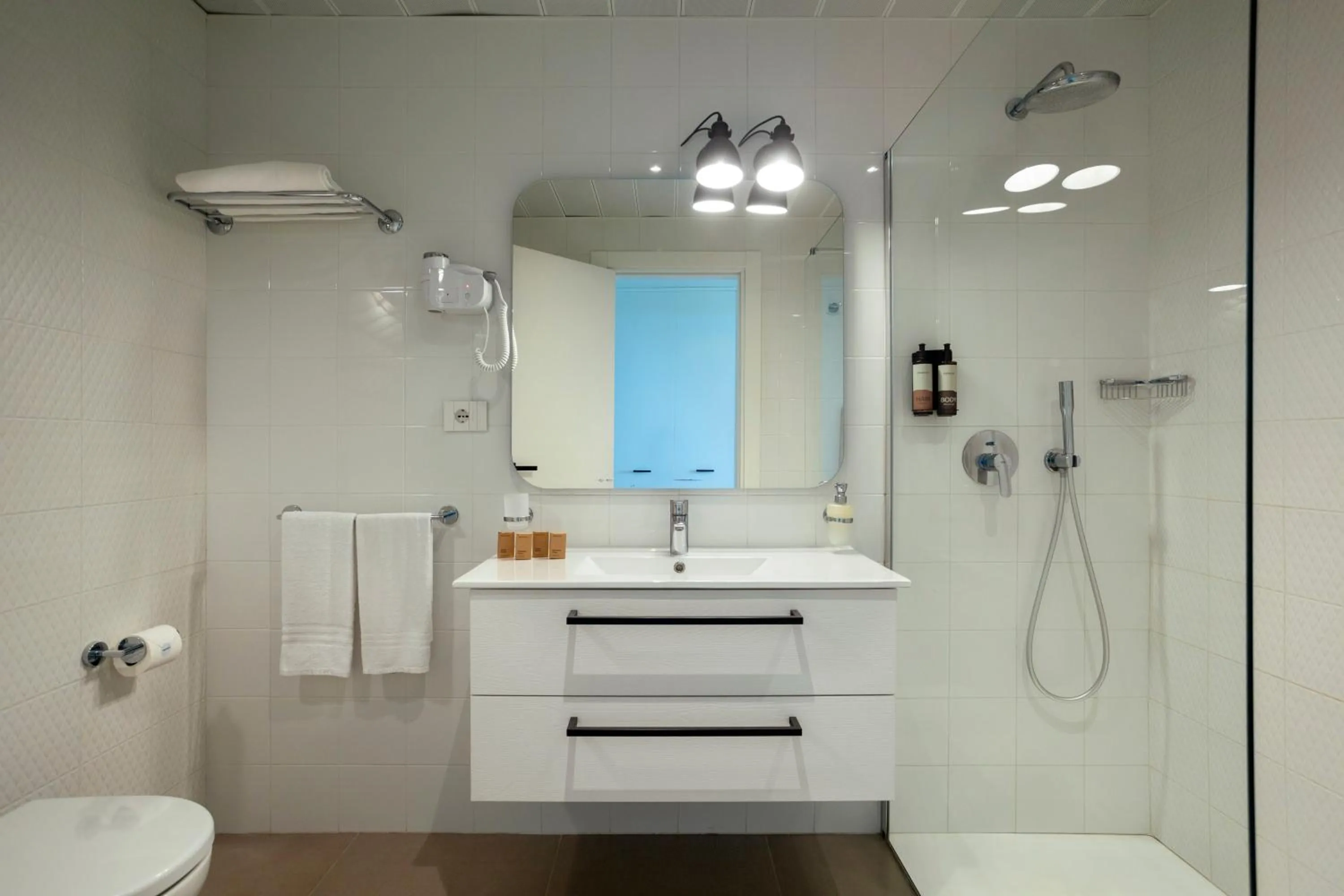 Bathroom in Mangia's Torre Del Barone Resort & SPA