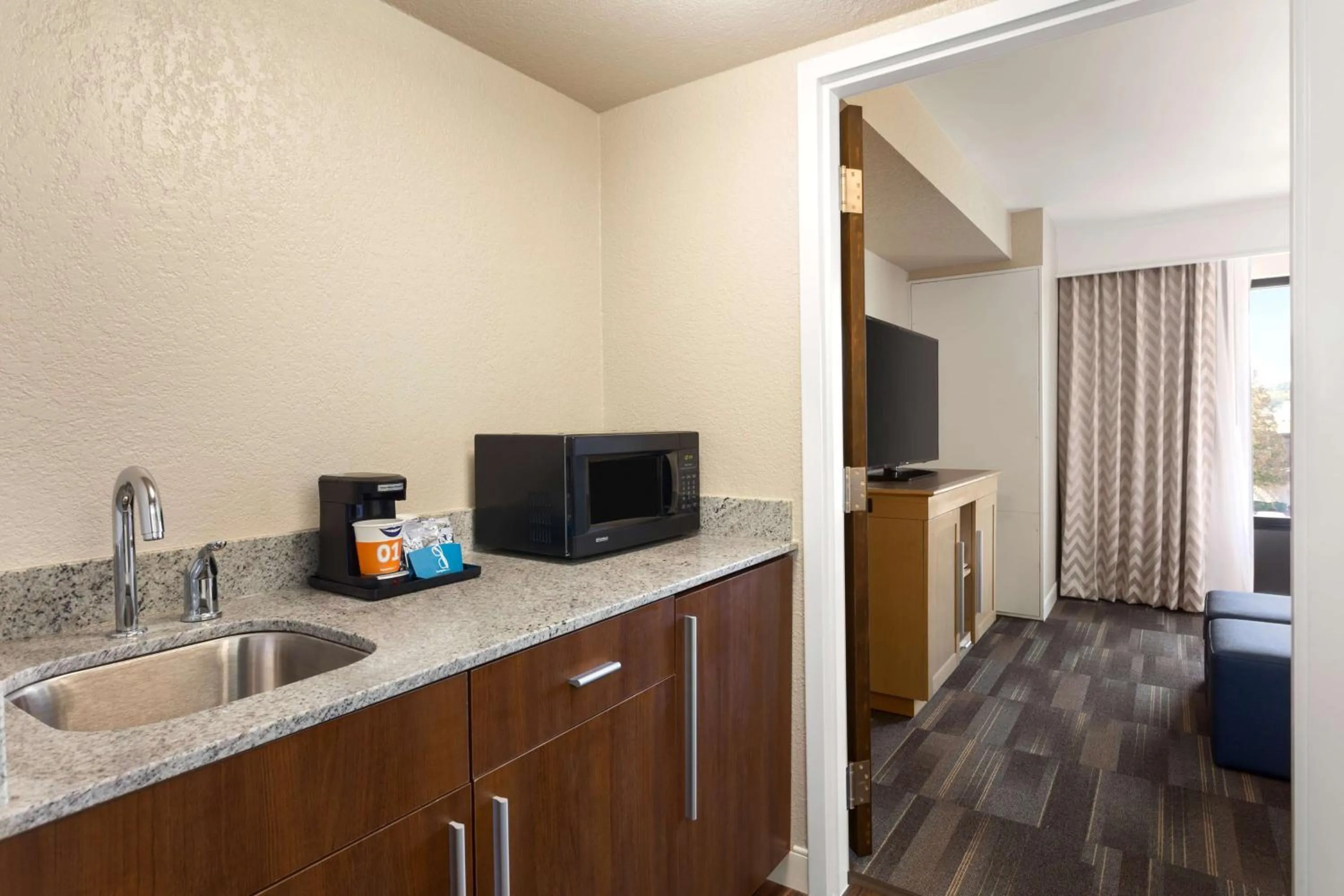 Bedroom in Hampton Inn by Hilton Fort Smith