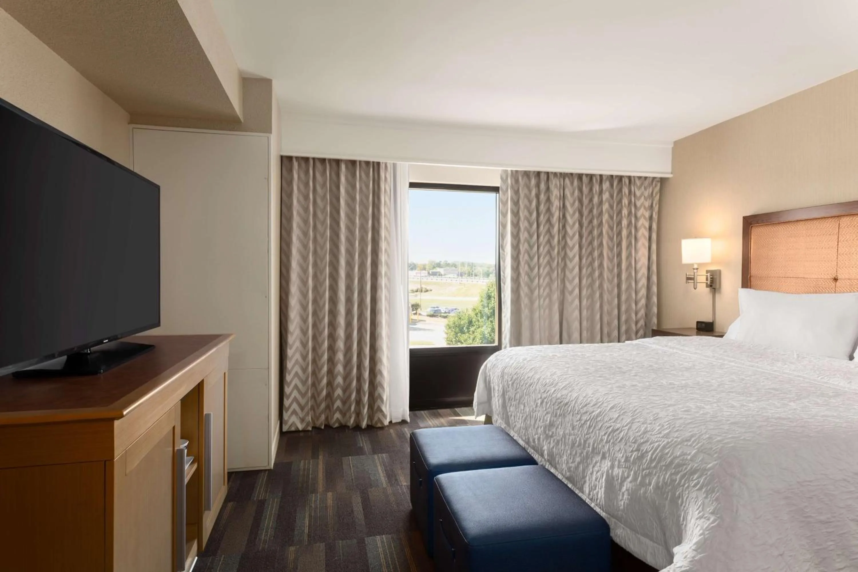 Bed in Hampton Inn by Hilton Fort Smith