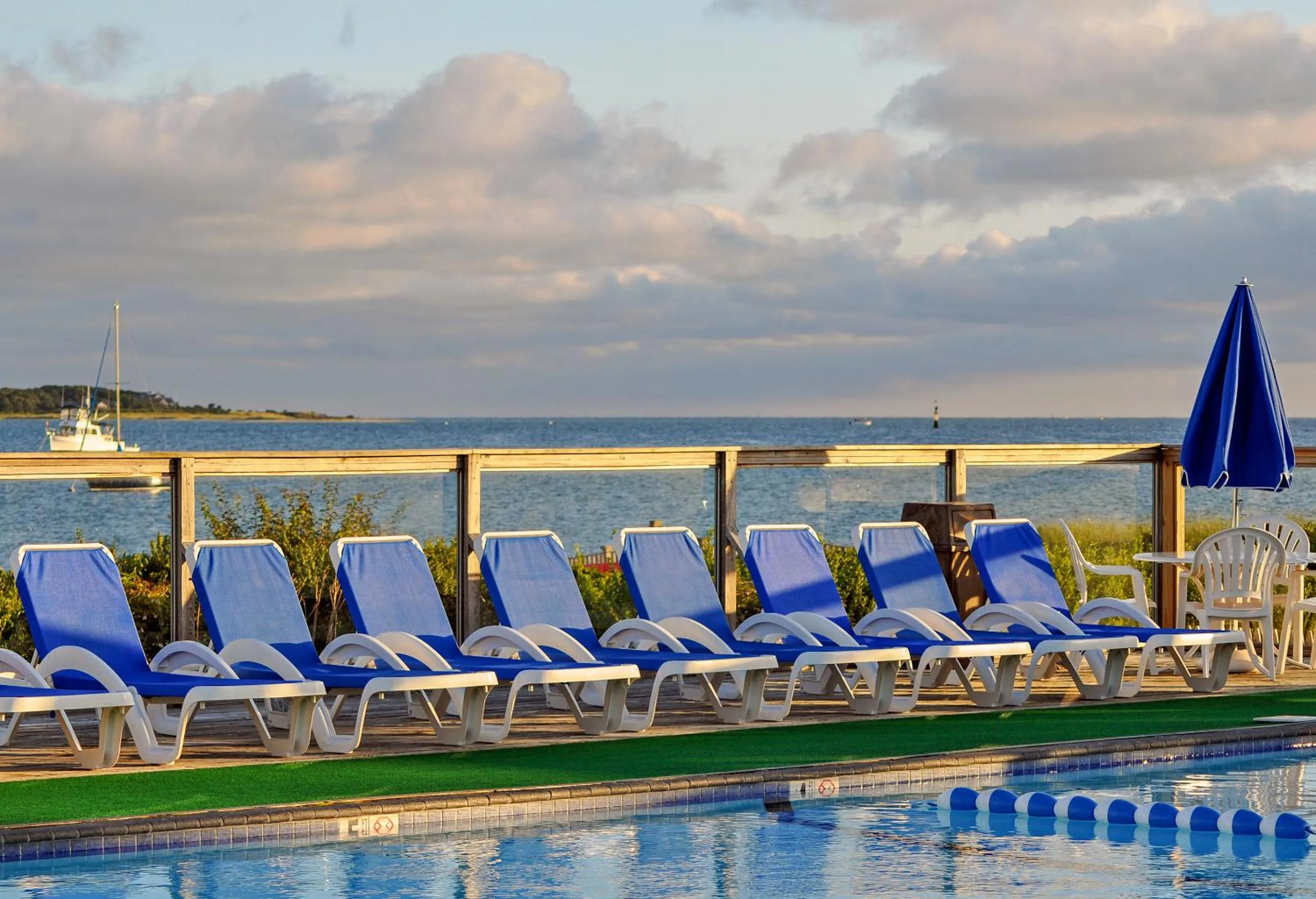 Swimming pool in Green Harbor Resort