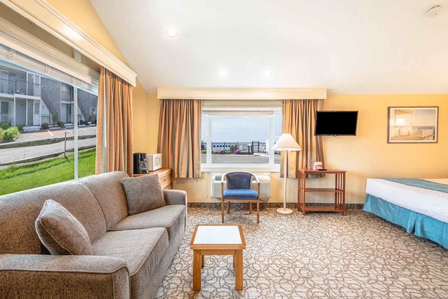 Bedroom, Bed in Green Harbor Resort