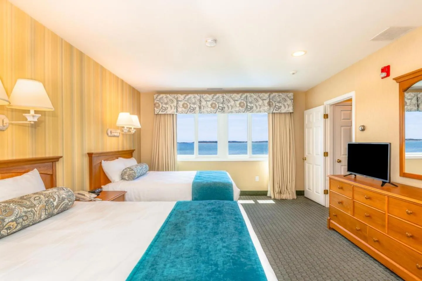 Bed in Green Harbor Resort