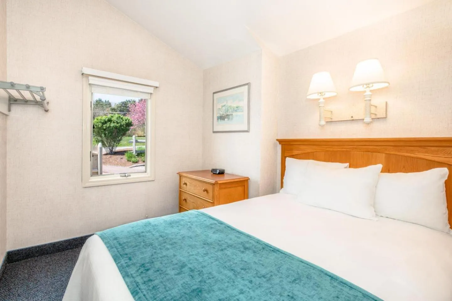 Bed in Green Harbor Resort