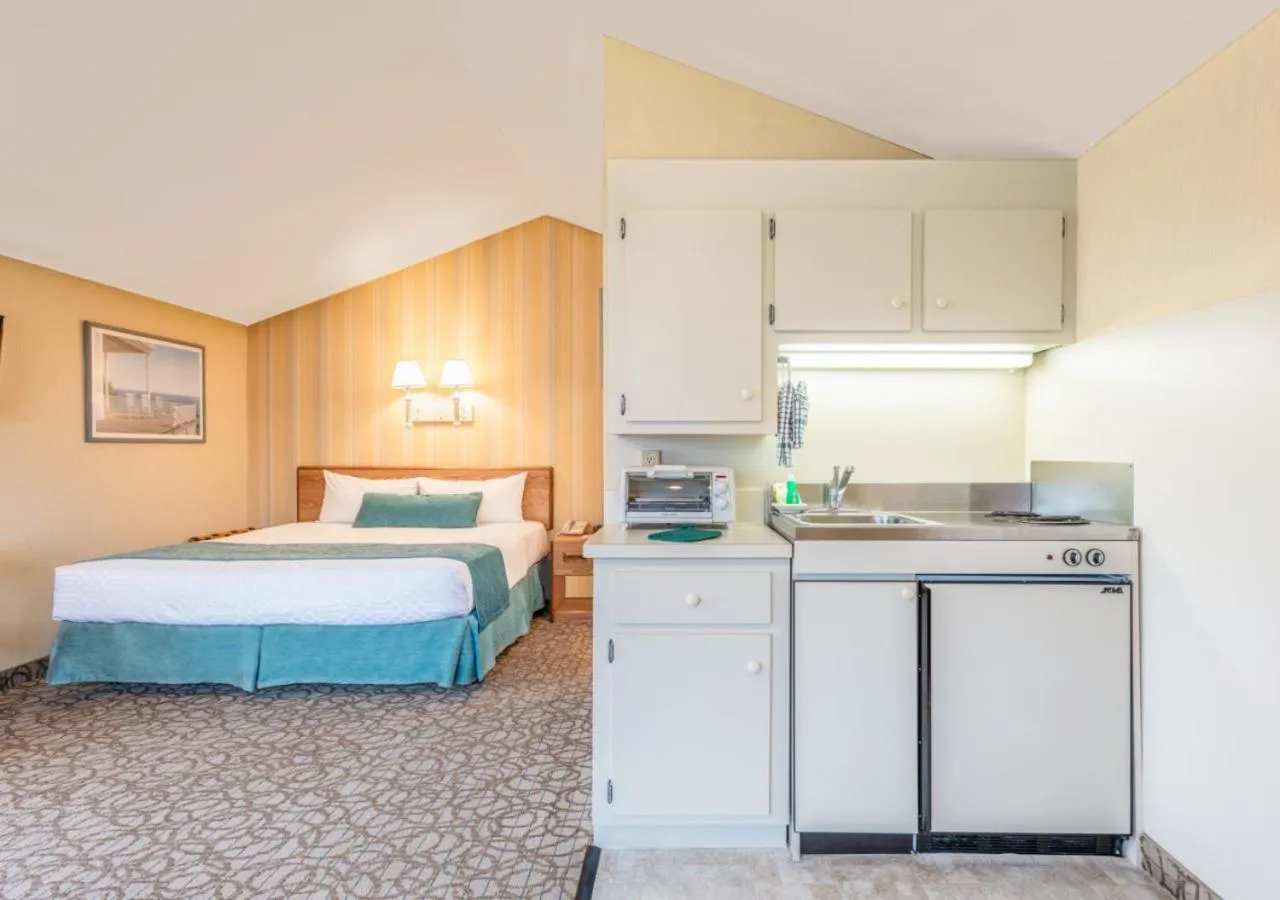 Bed in Green Harbor Resort