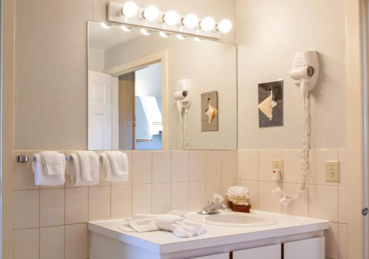 Bathroom in Green Harbor Resort