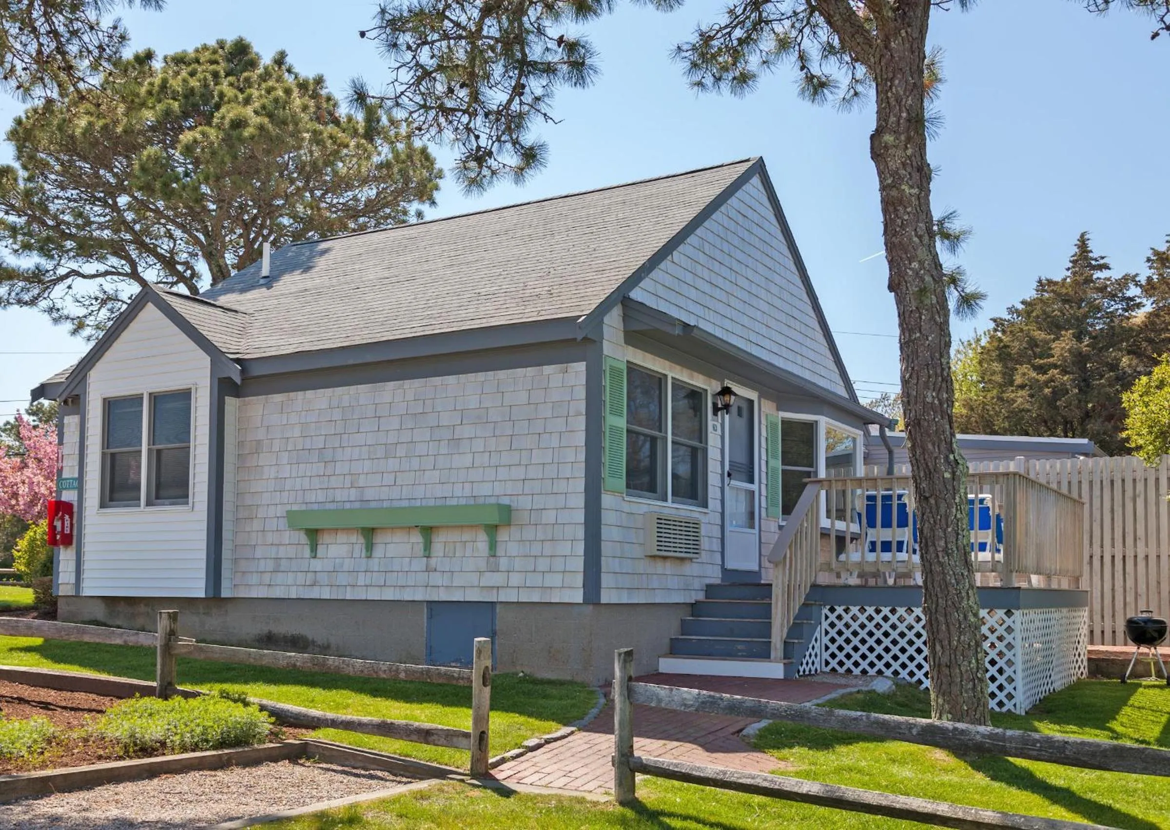 Property building in Green Harbor Resort