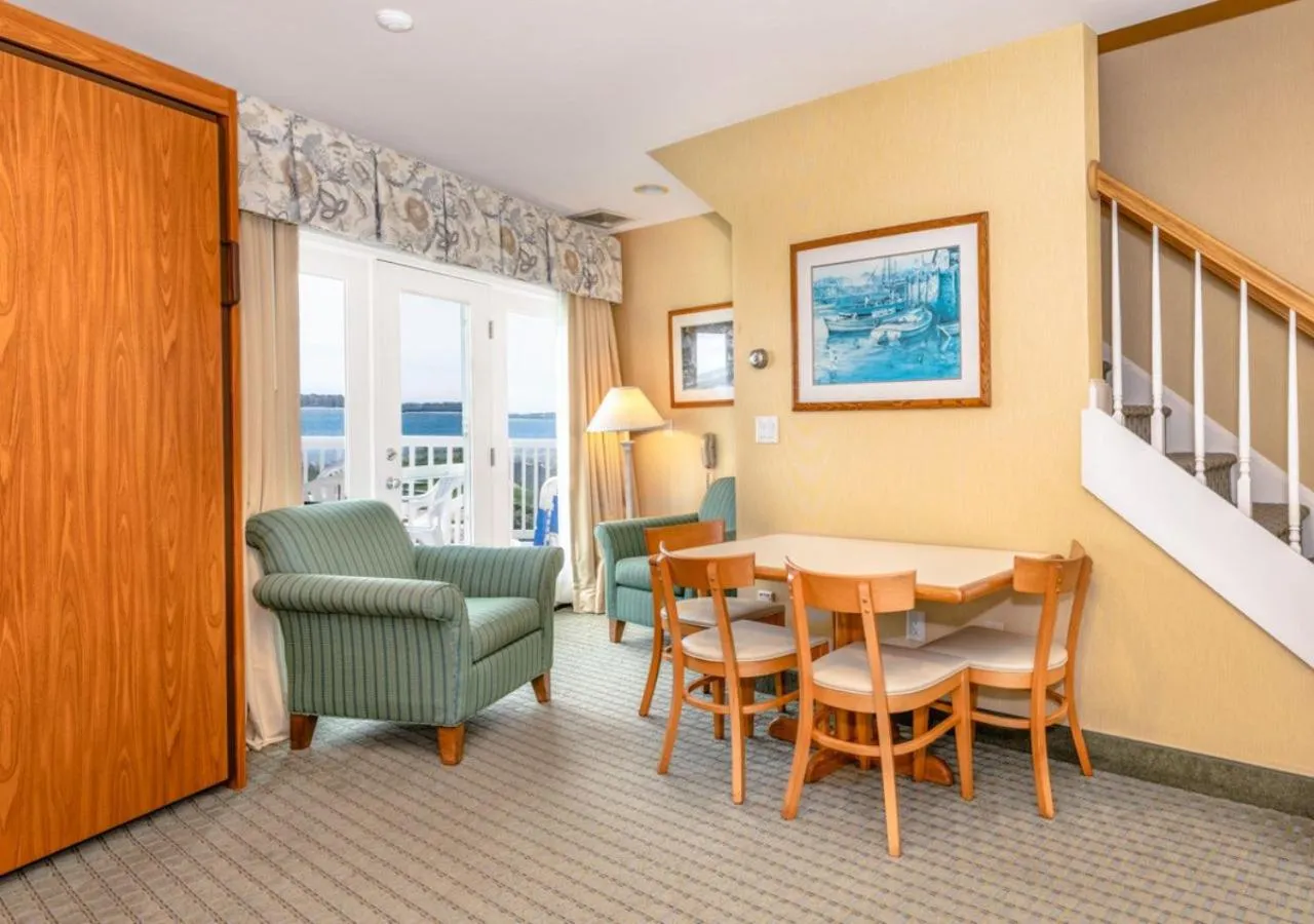 Living room in Green Harbor Resort