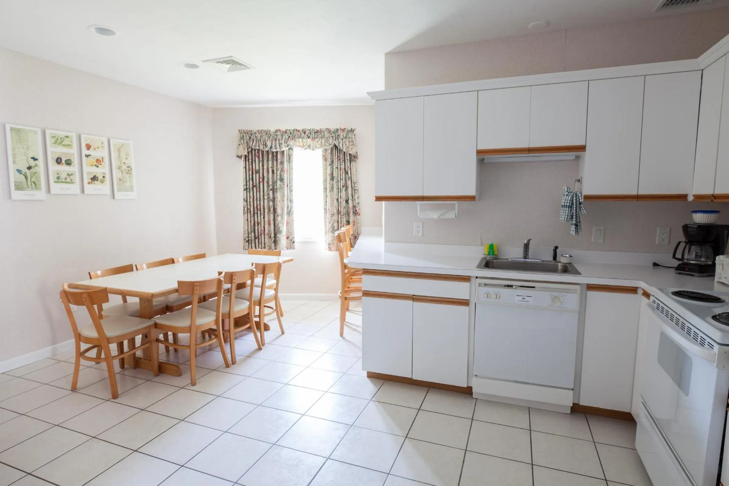 Kitchen or kitchenette in Green Harbor Resort
