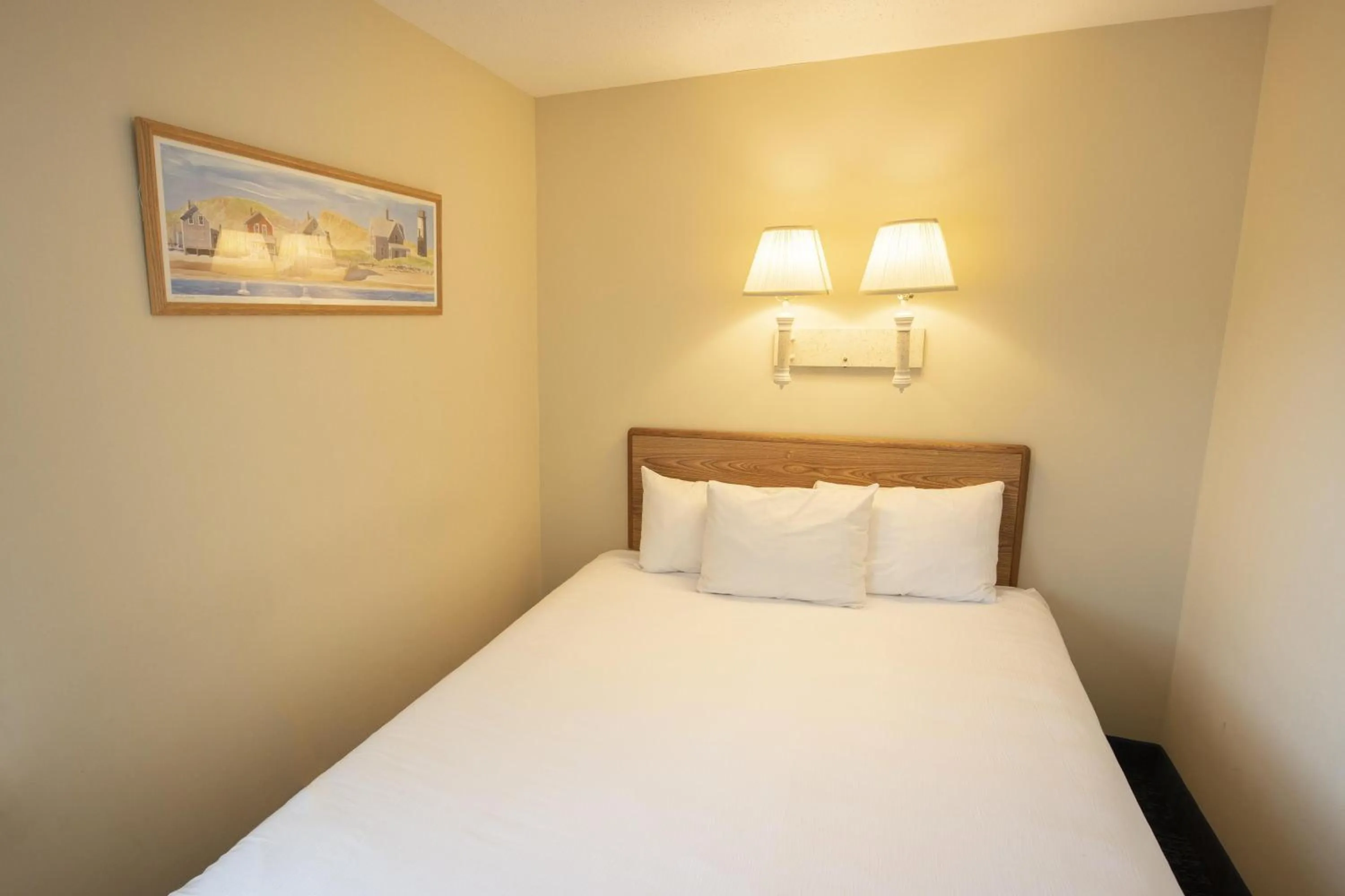 Bedroom, Bed in Green Harbor Resort