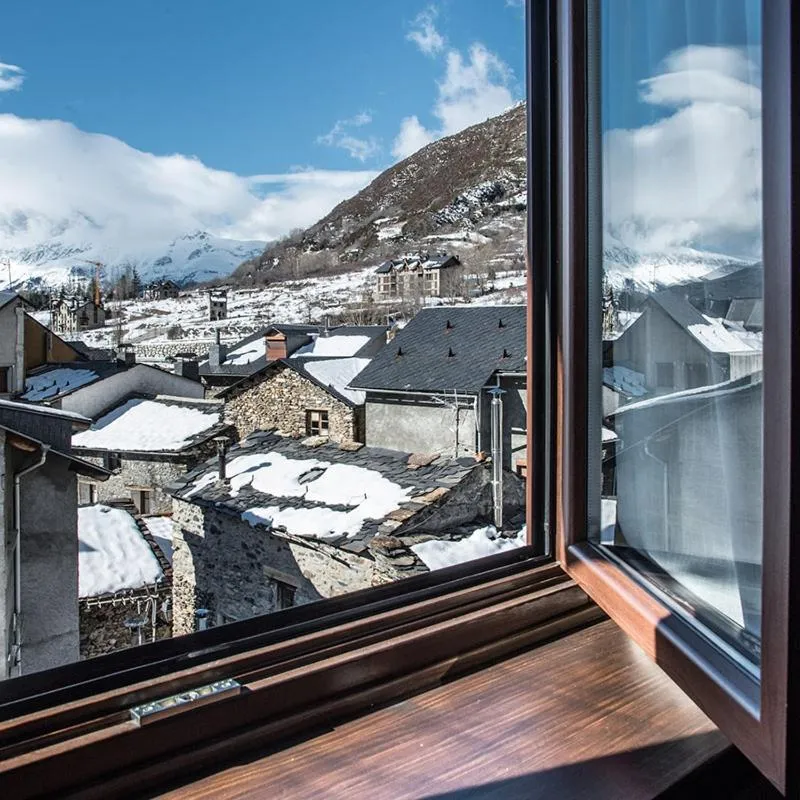 Mountain view in Hotel Boutique La Neu
