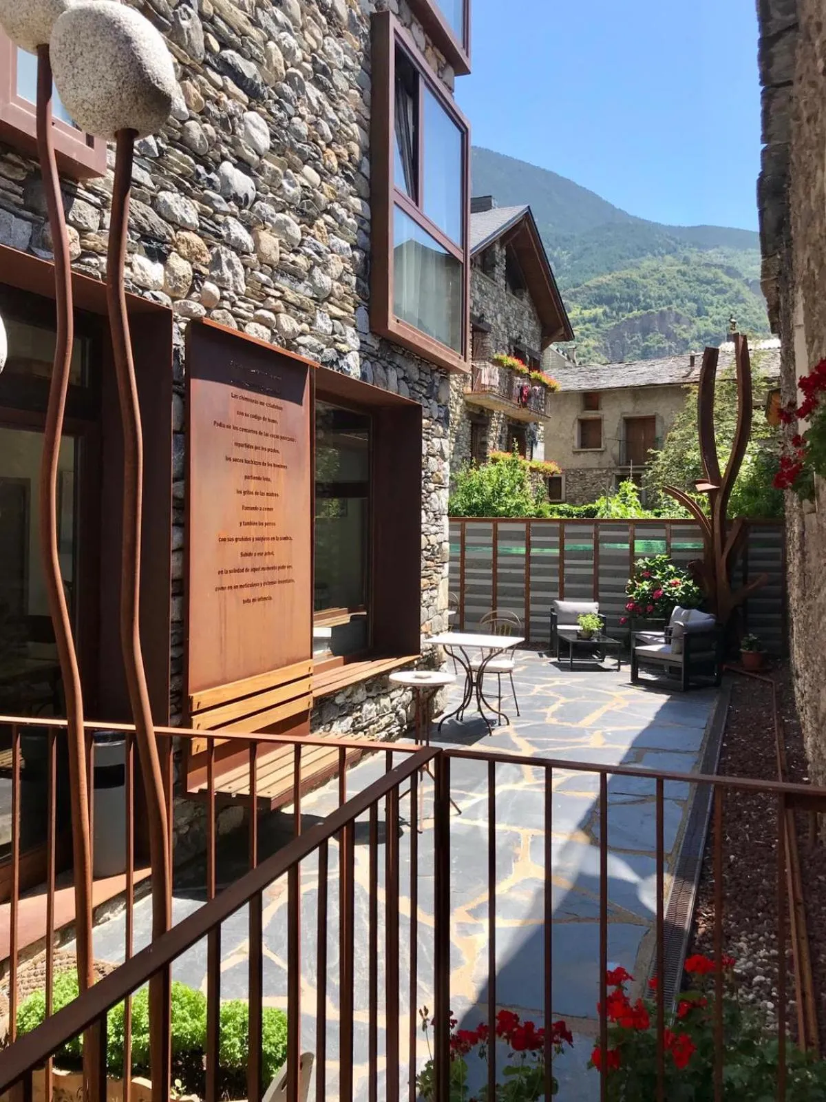 Patio in Hotel Boutique La Neu