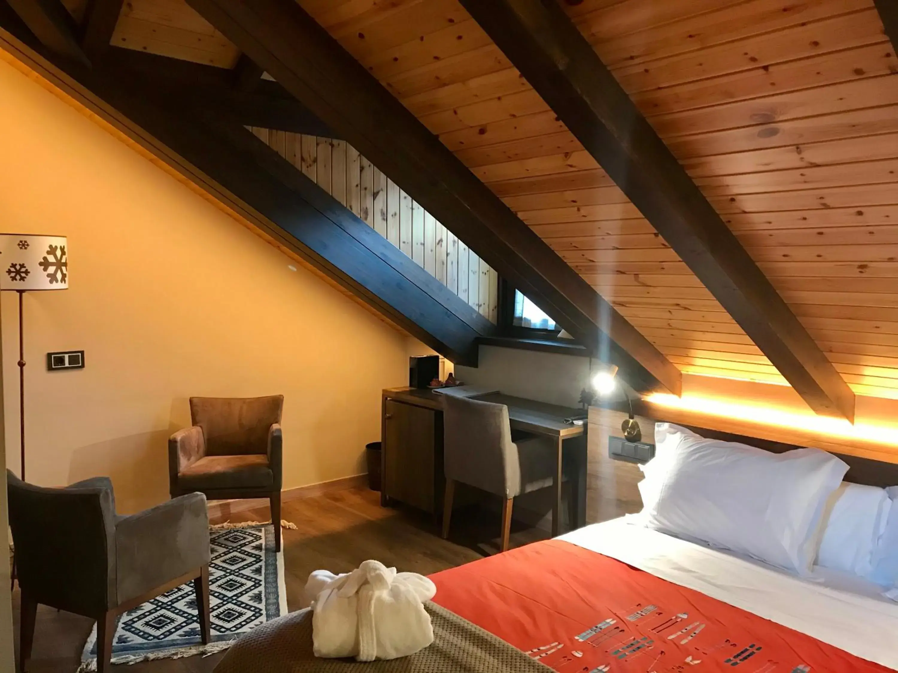 Double Room with Spa Bath in Hotel Boutique La Neu Double Room with Spa Bath in Hotel Boutique La Neu