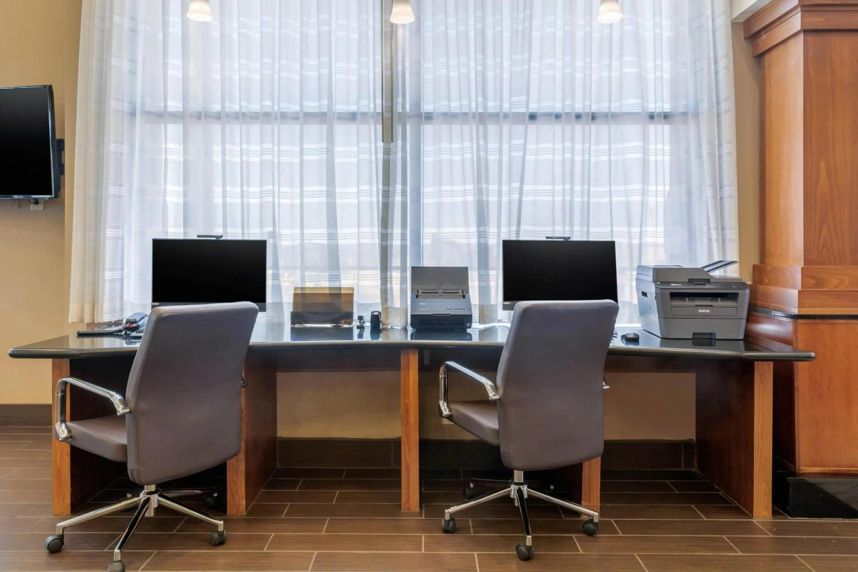 Business facilities in Comfort Suites Barstow near I-15