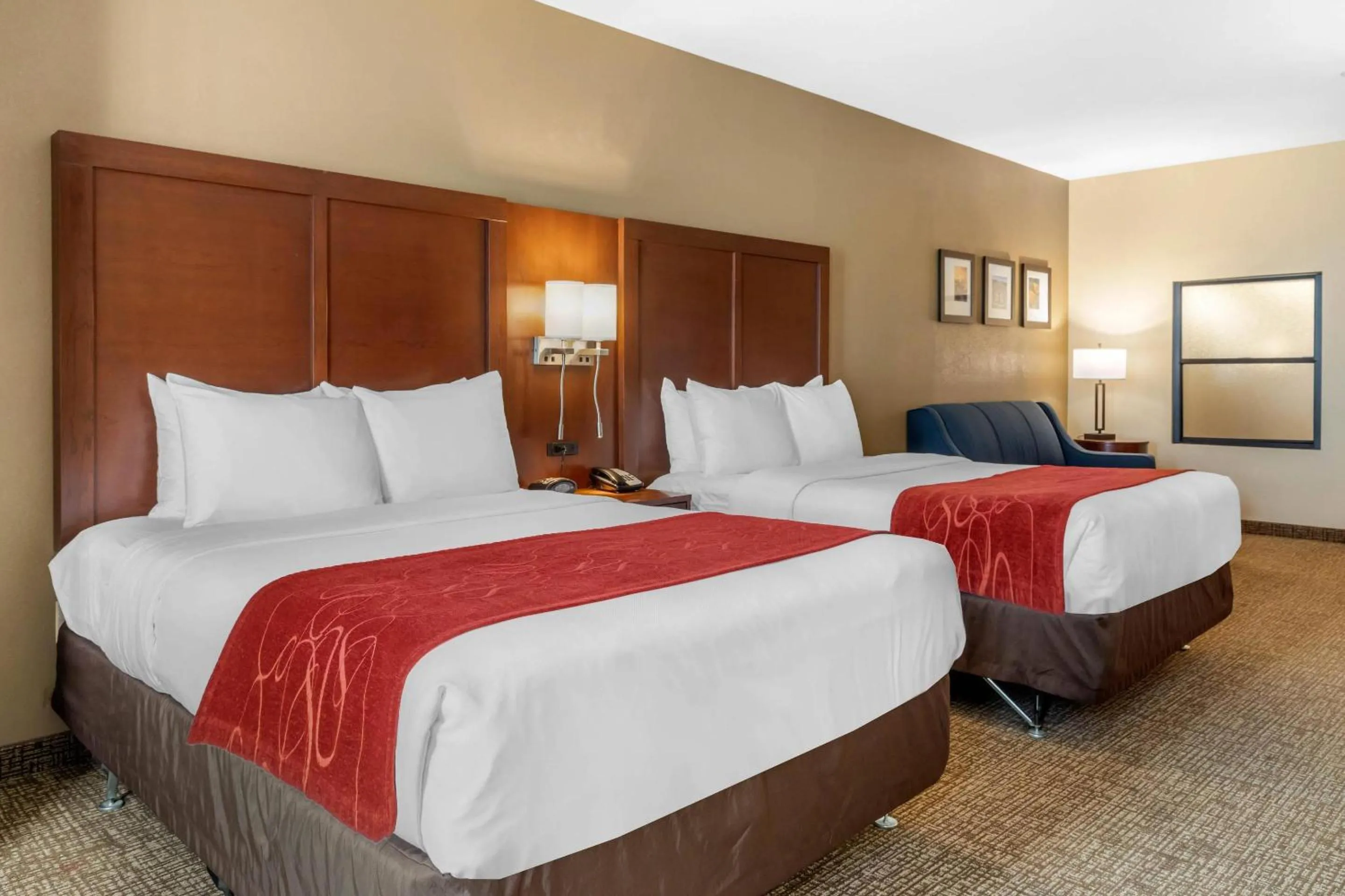 Bedroom, Bed in Comfort Suites Barstow near I-15