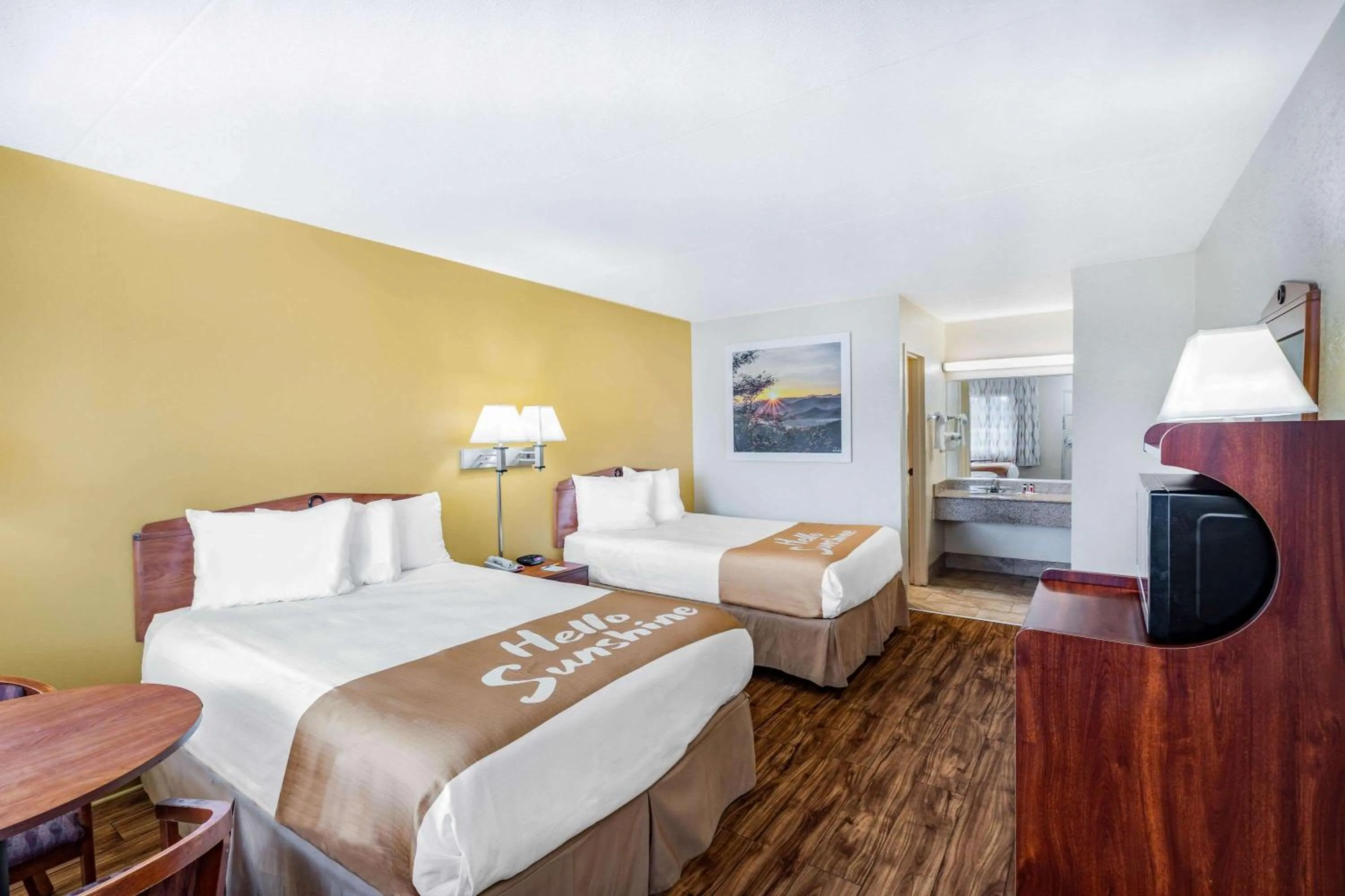 Photo of the whole room, Bed in Days Inn by Wyndham Clarksville TN