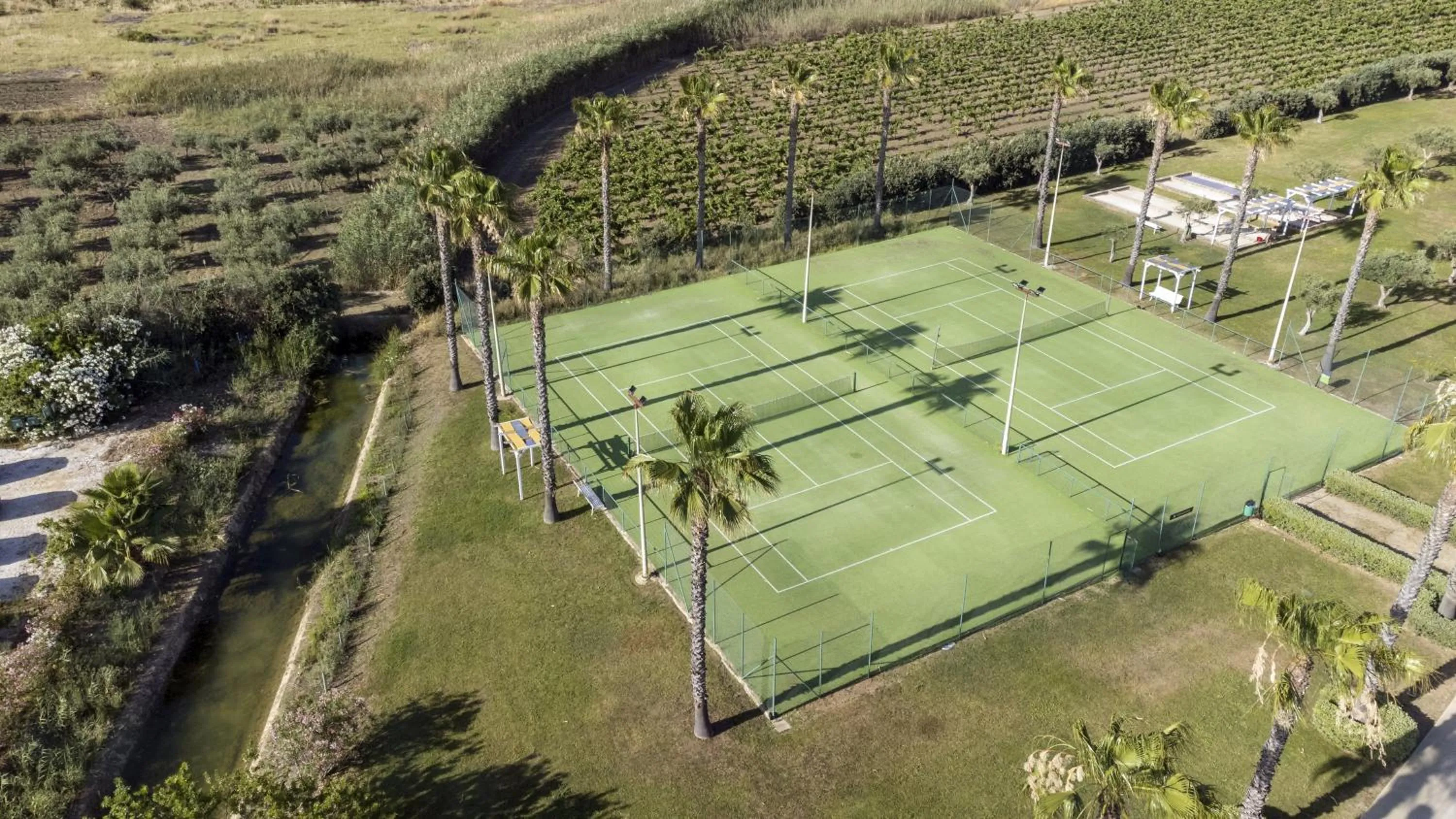 Tennis court in Costanza Charme Club