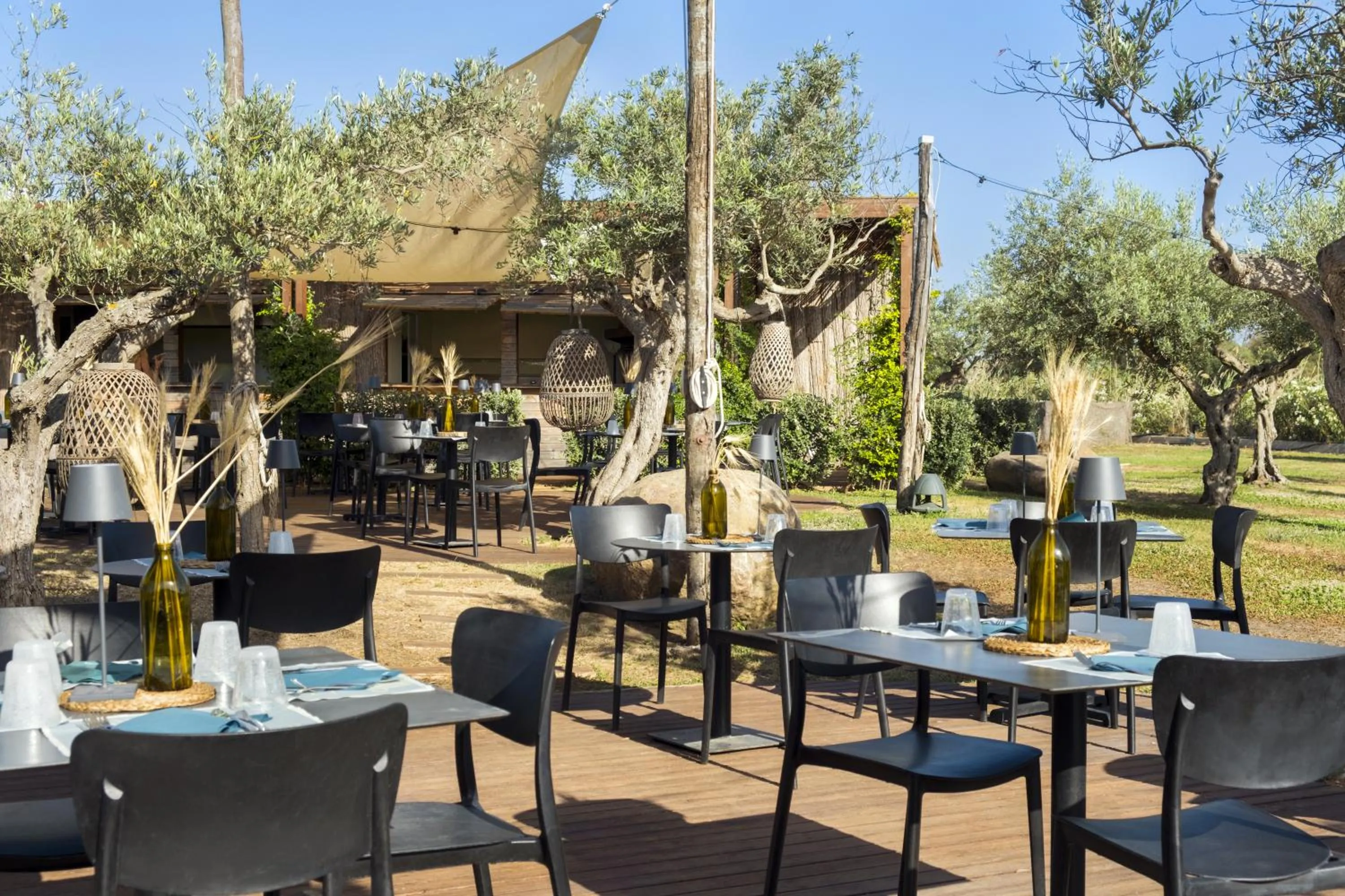 Restaurant/Places to Eat in Costanza Charme Club