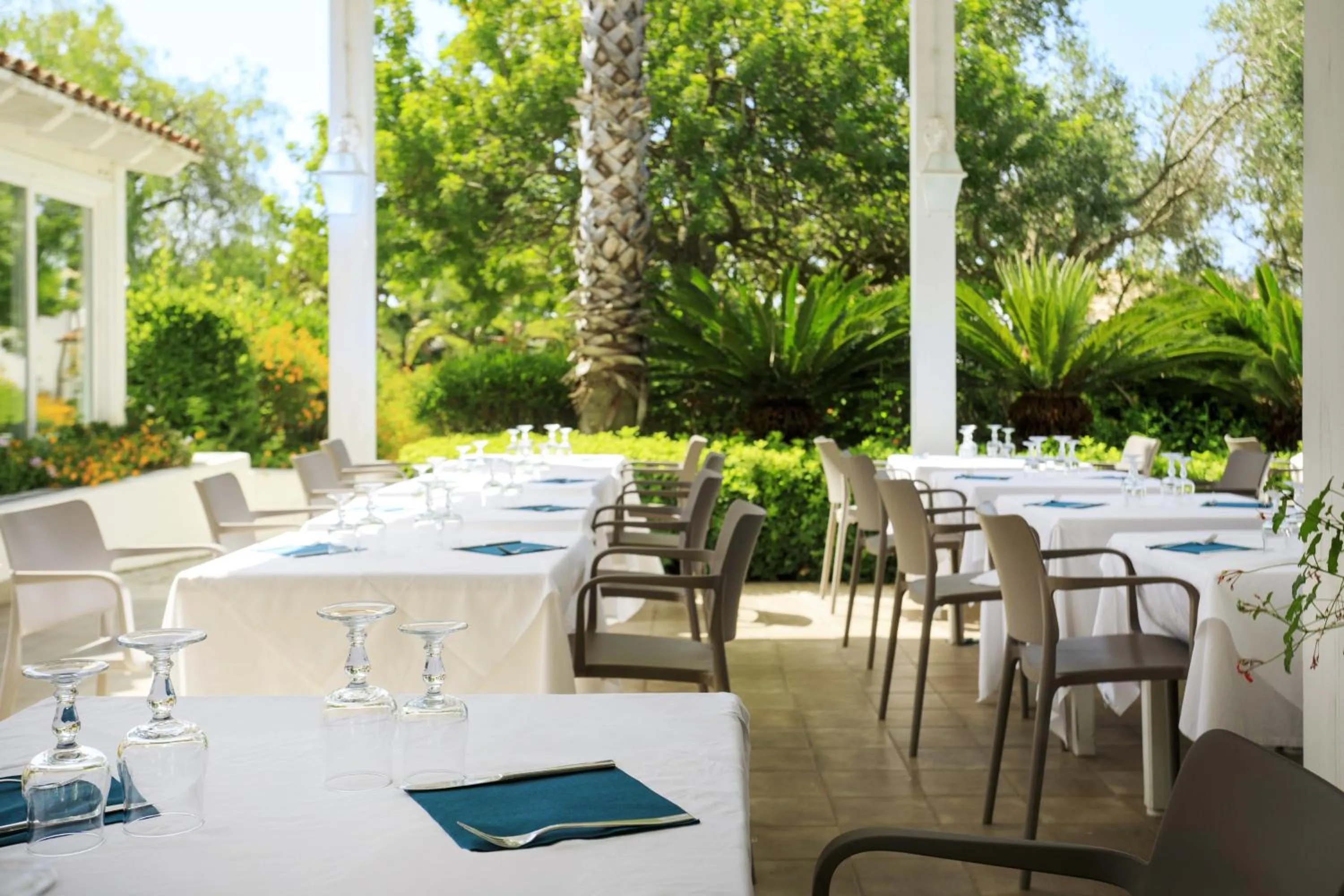 Restaurant/Places to Eat in Costanza Charme Club