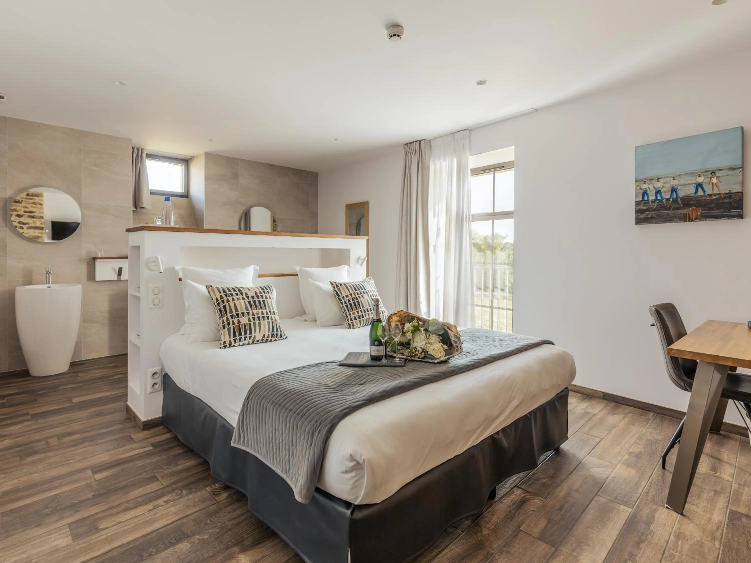 Bathroom, Bed in Le Manoir de Kerbot