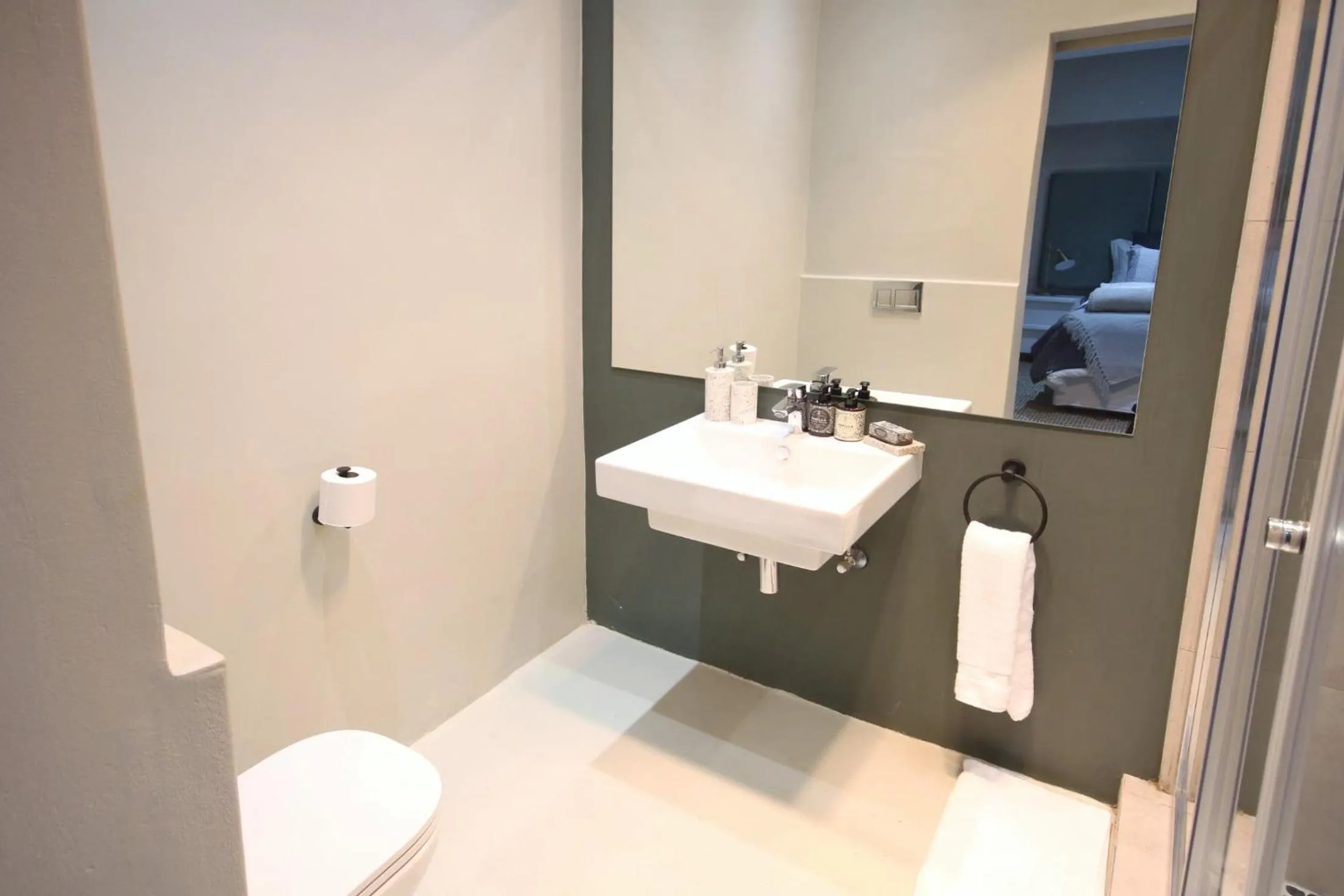 Bathroom in Curry's Post Bed & Breakfast