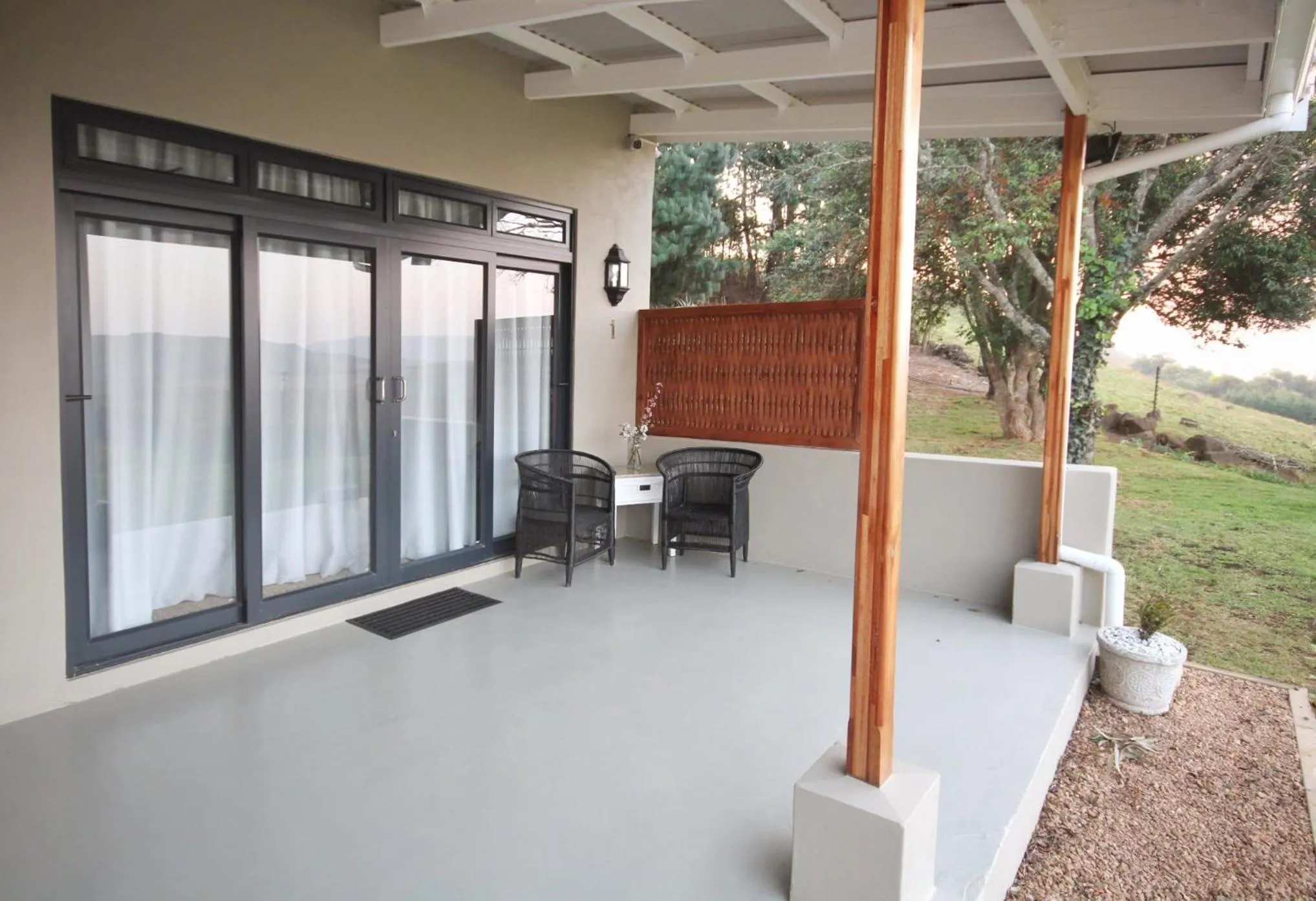 Patio in Curry's Post Bed & Breakfast