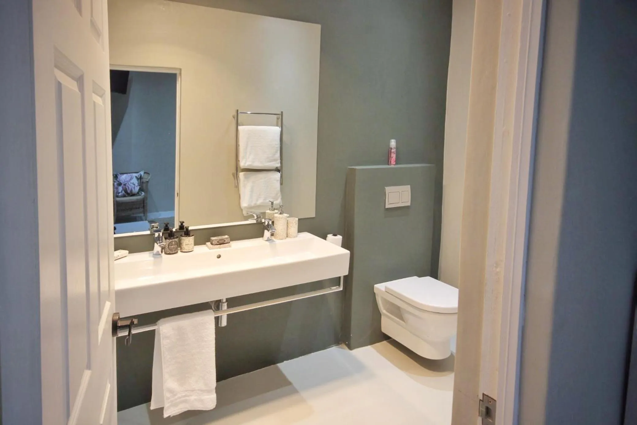 Bathroom in Curry's Post Bed & Breakfast