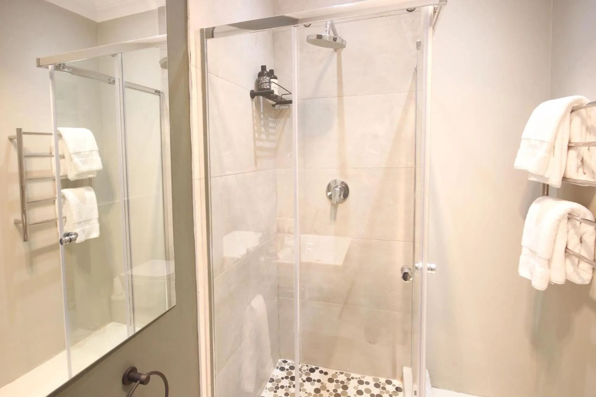 Bathroom in Curry's Post Bed & Breakfast