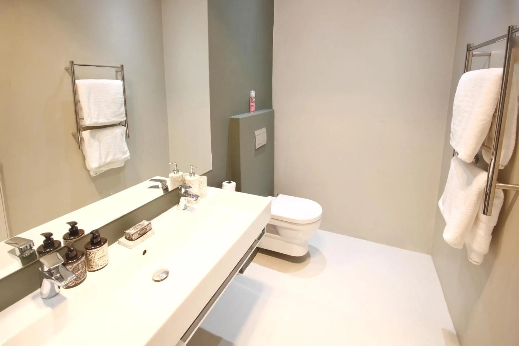 Bathroom in Curry's Post Bed & Breakfast