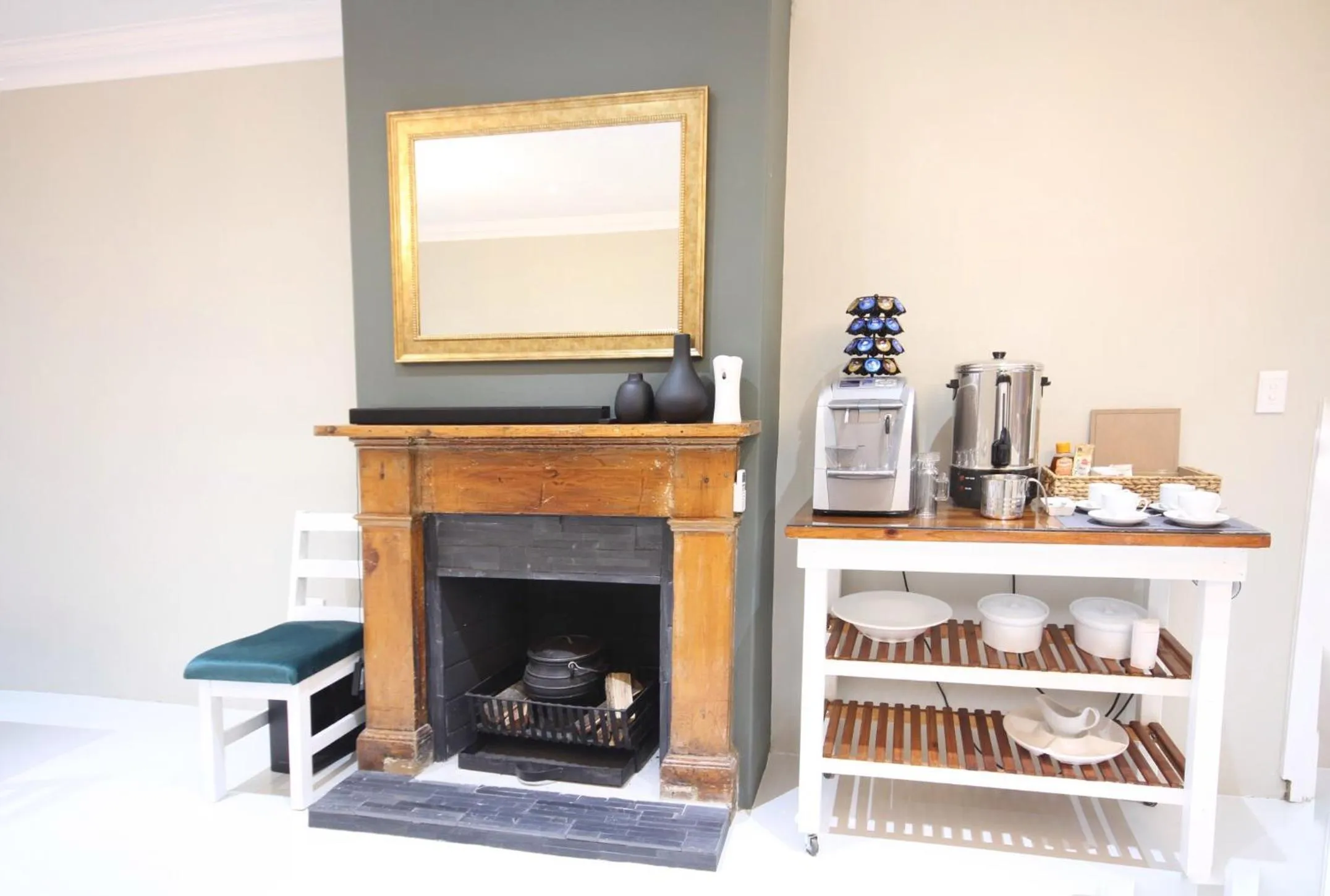 Communal lounge/ TV room in Curry's Post Bed & Breakfast