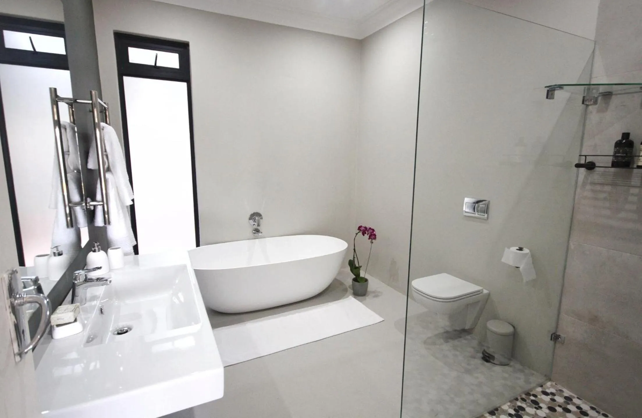 Bathroom in Curry's Post Bed & Breakfast