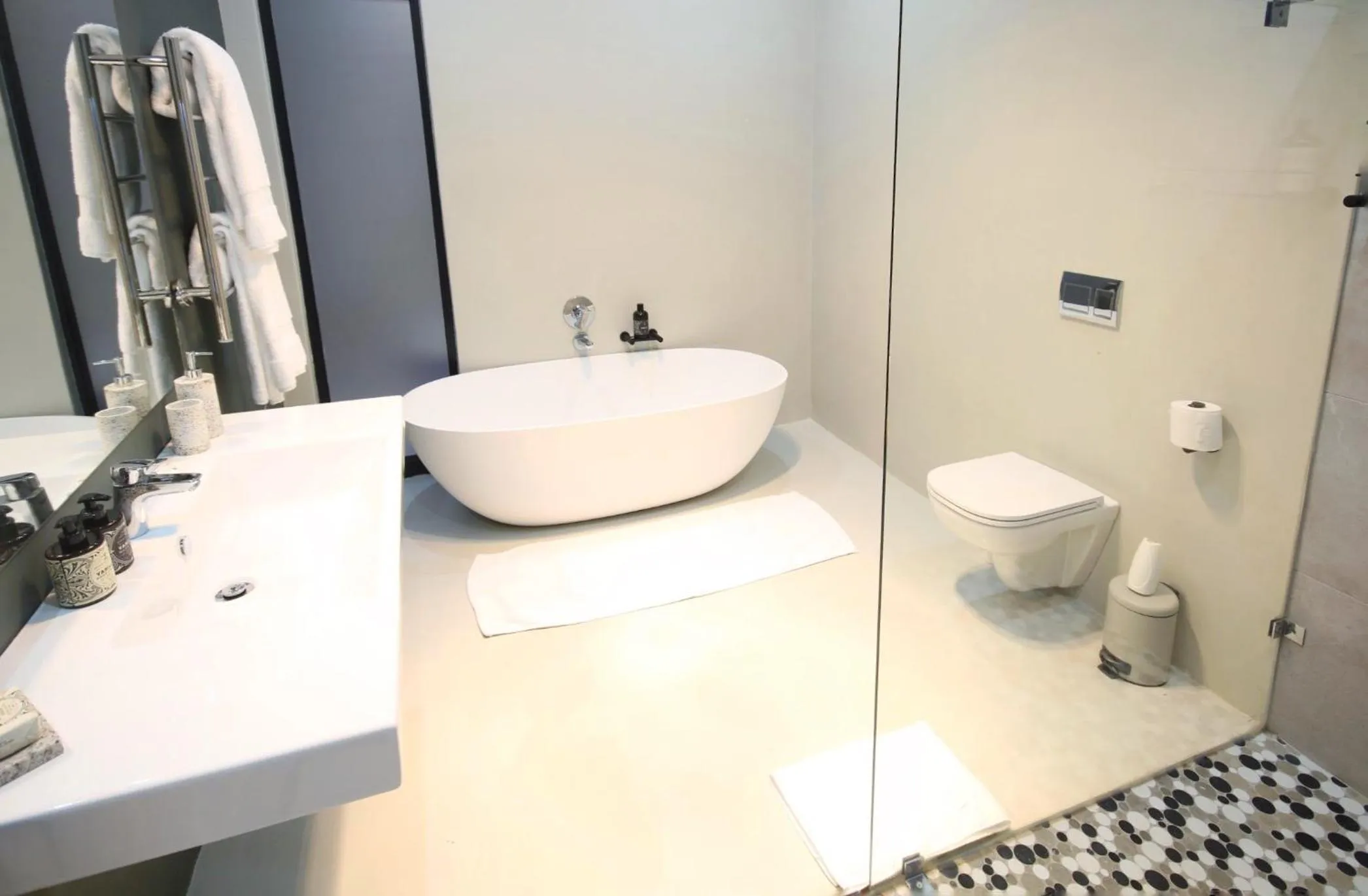 Bathroom in Curry's Post Bed & Breakfast